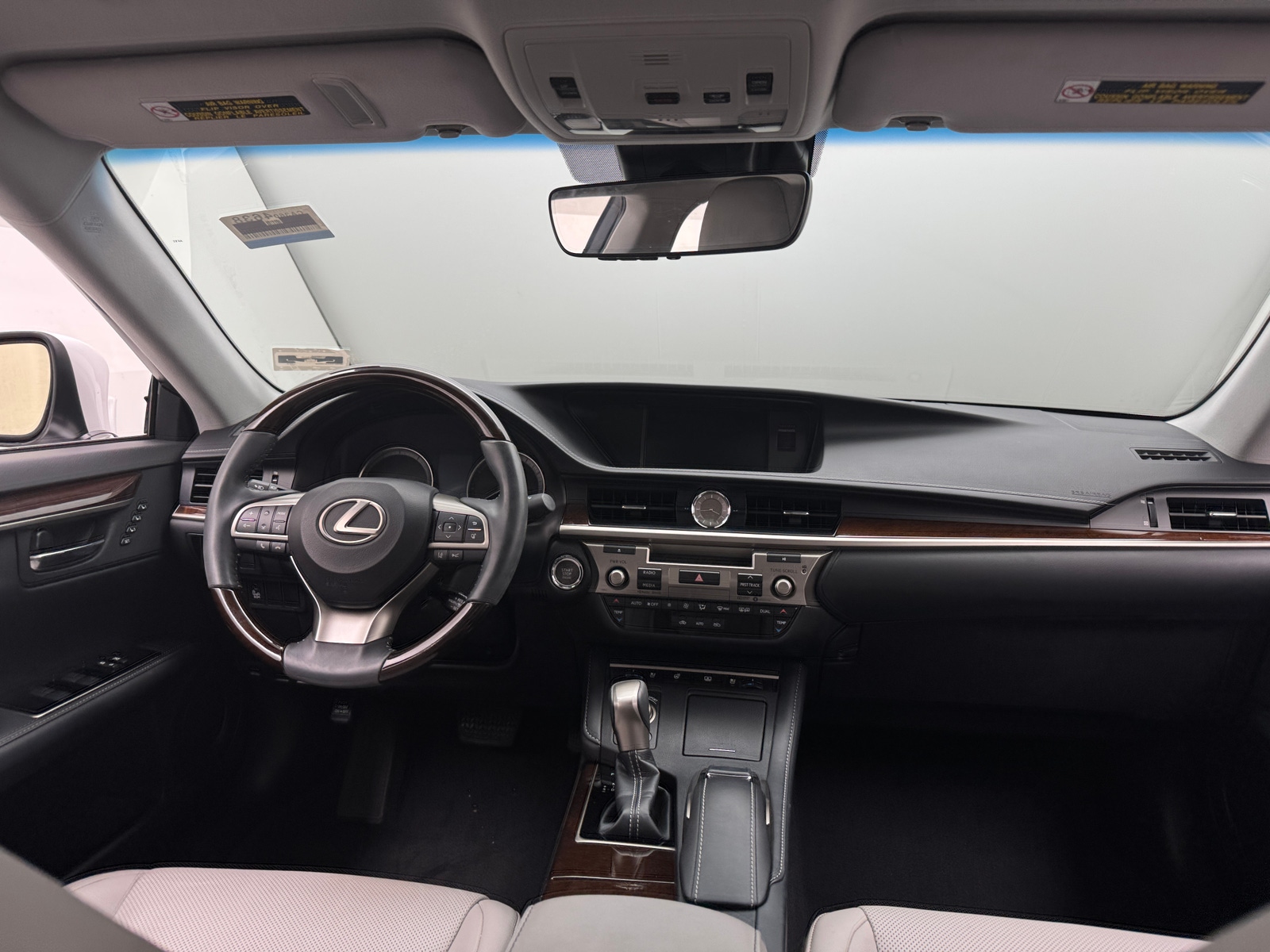 Thumbnail: 2018 Lexus ES - 3