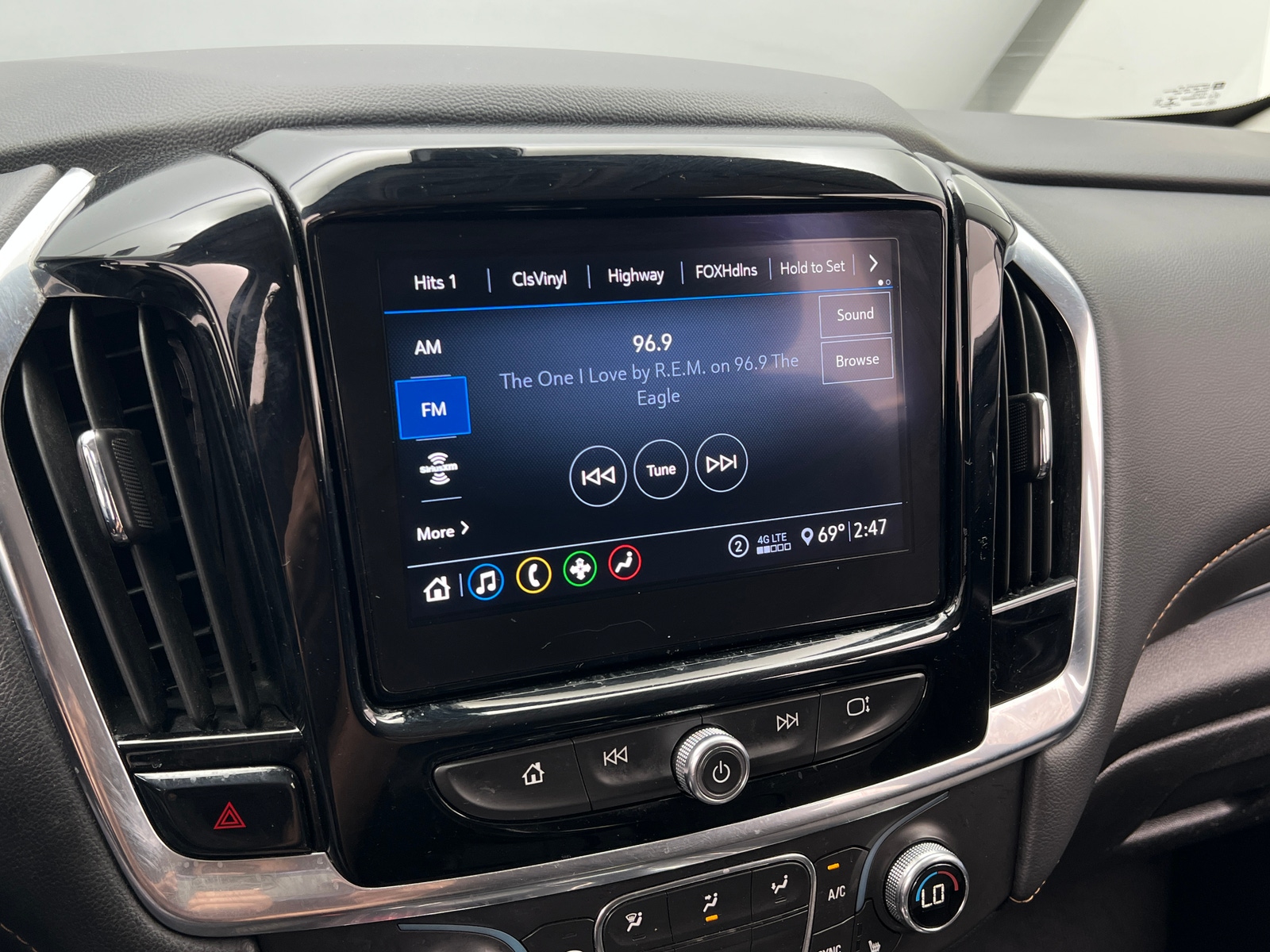 Thumbnail: 2021 Chevrolet Traverse - 4