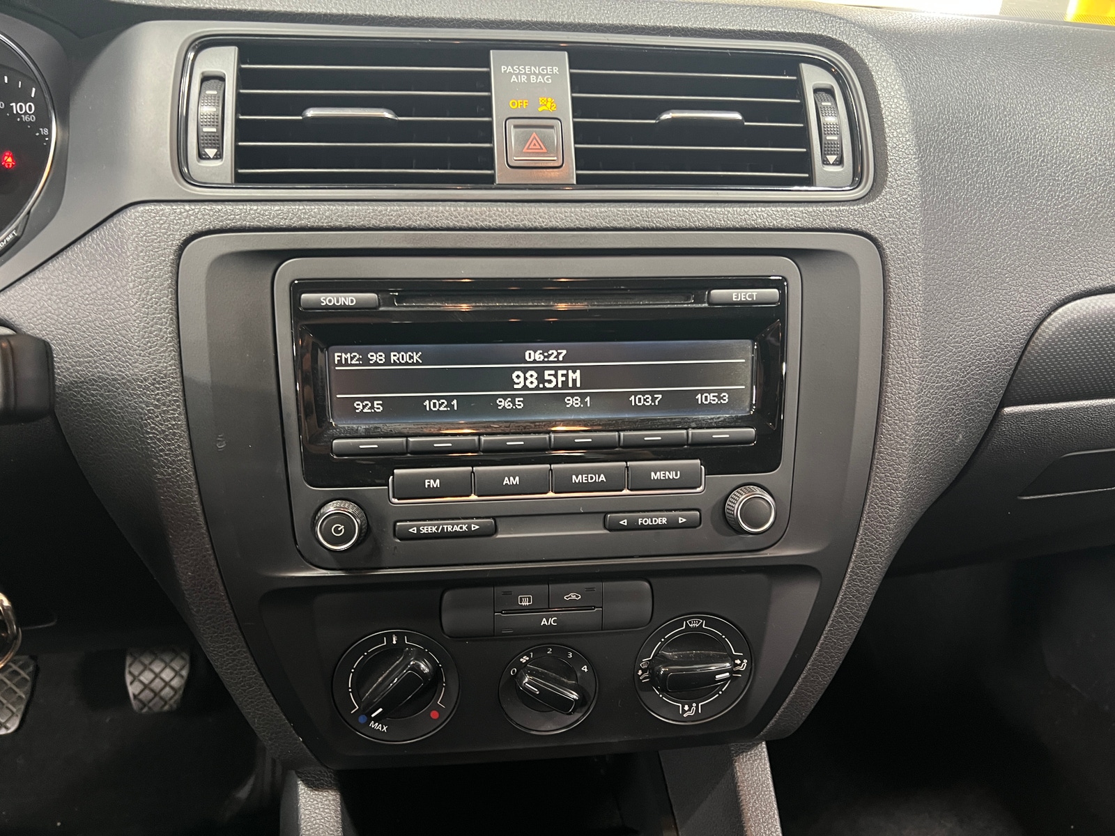 Thumbnail: 2015 Volkswagen Jetta - 4