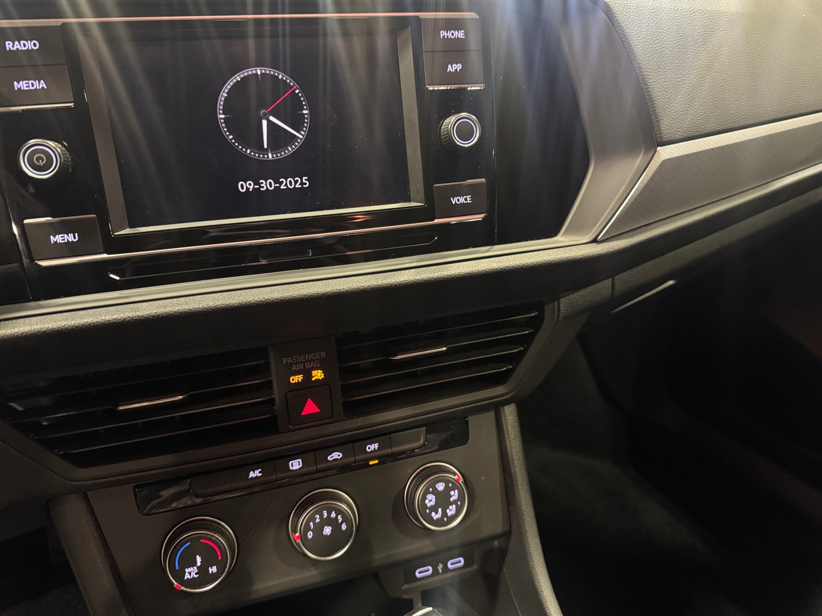 Thumbnail: 2021 Volkswagen Jetta - 4