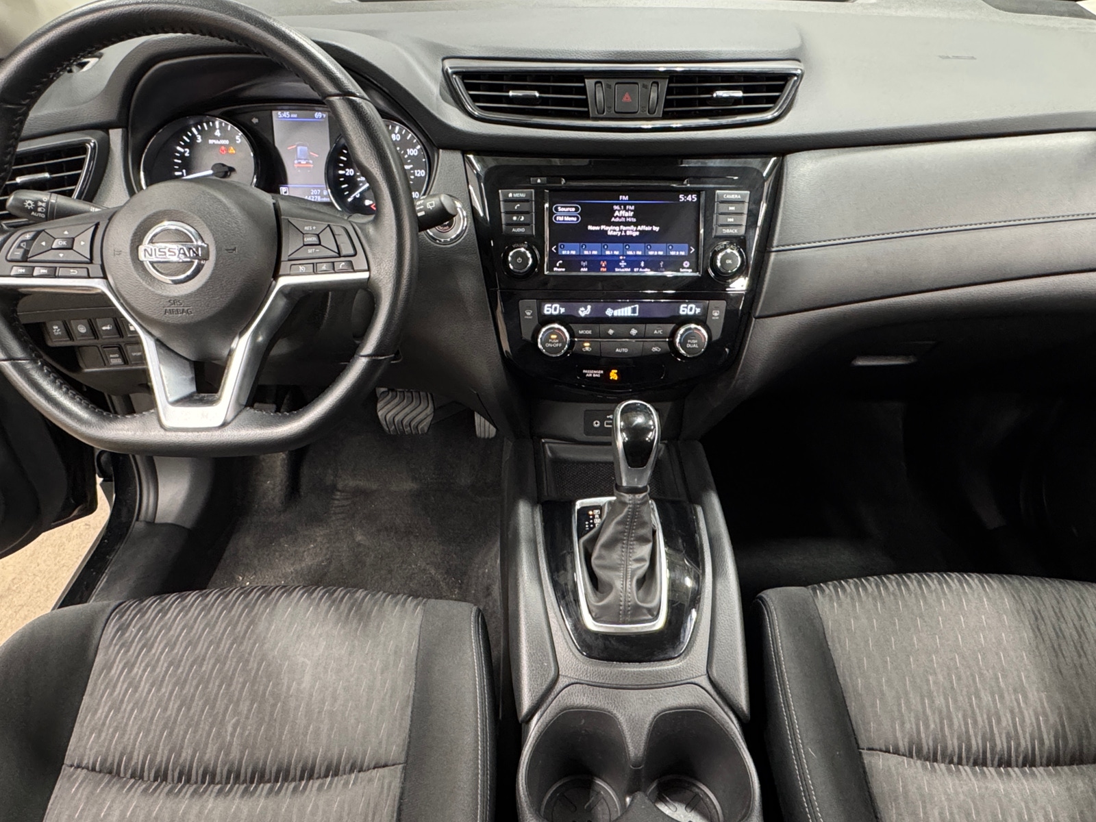 Thumbnail: 2020 Nissan Rogue - 3