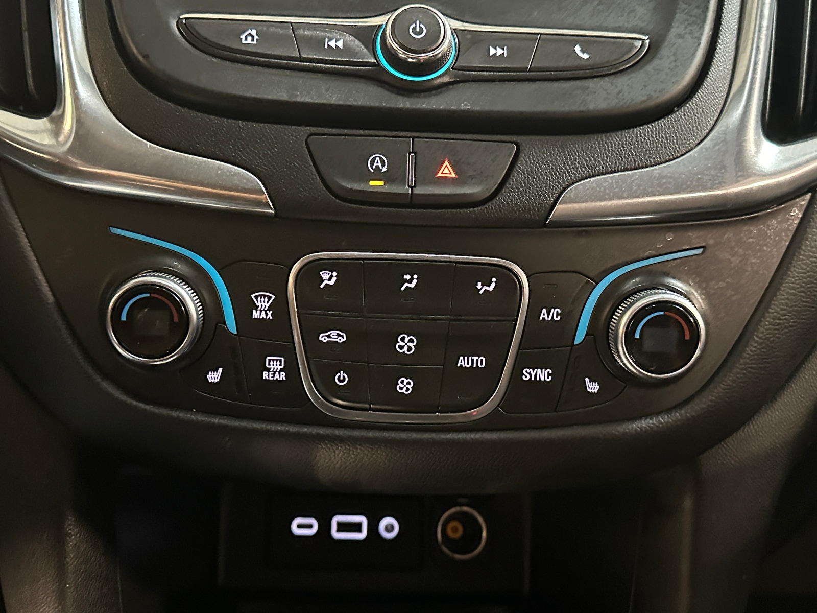 Thumbnail: 2023 Chevrolet Equinox - 4