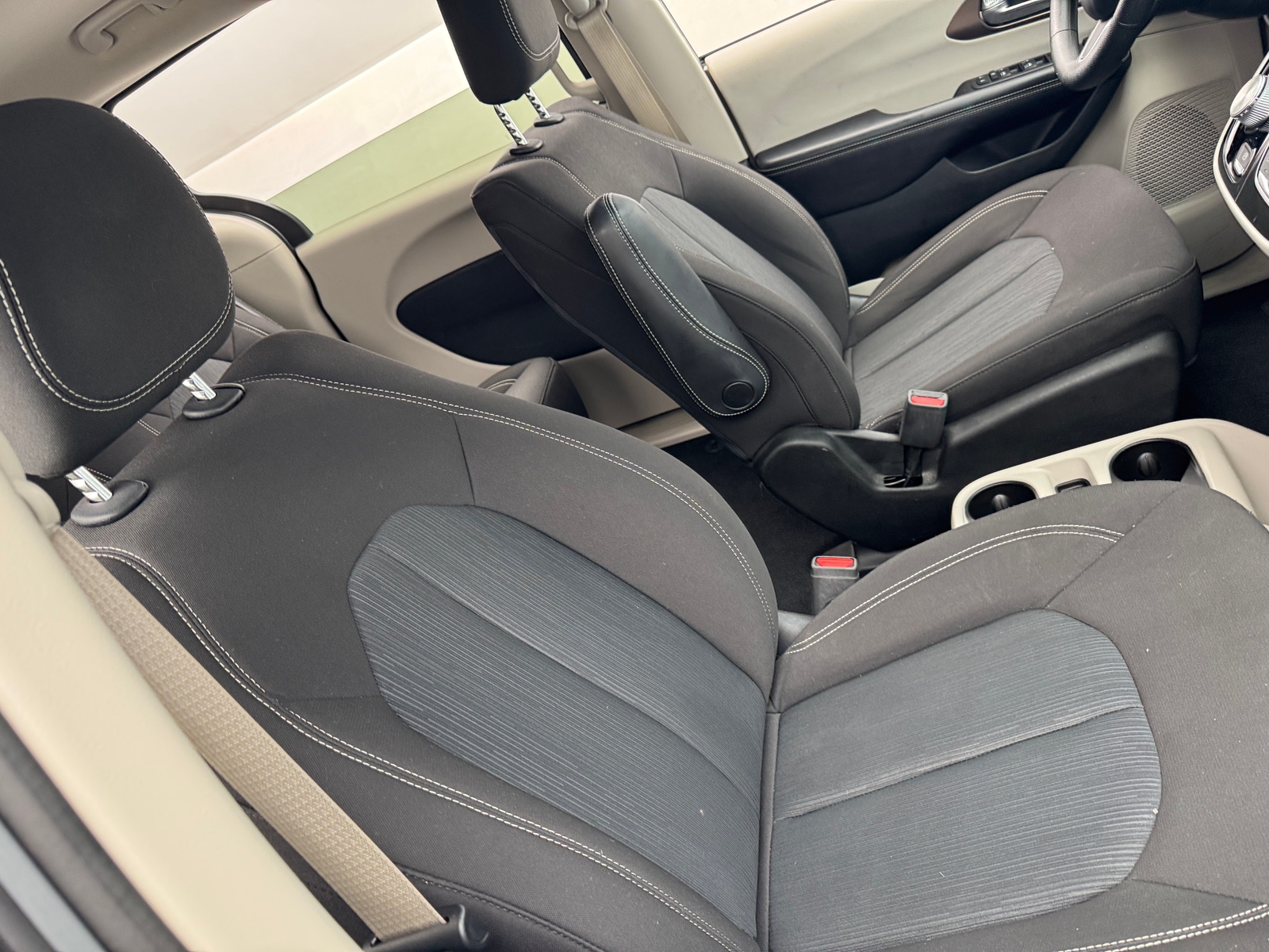 Thumbnail: 2020 Chrysler Voyager - 2