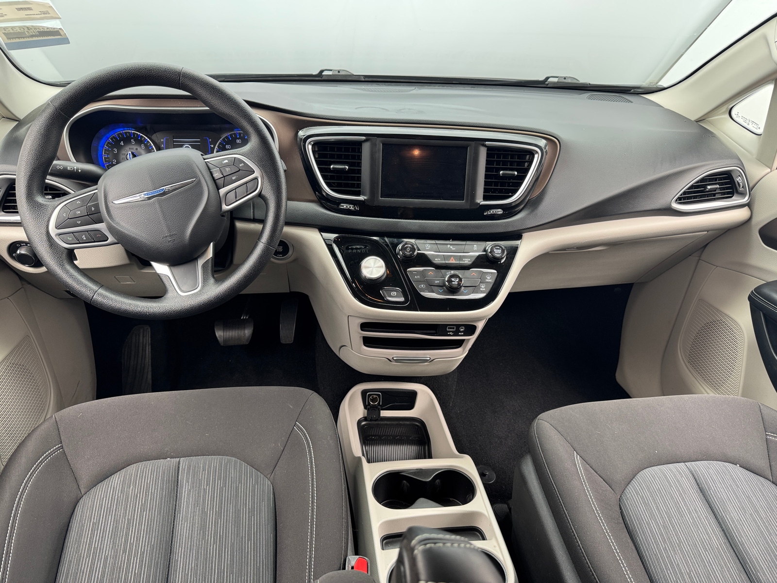 Thumbnail: 2020 Chrysler Voyager - 3