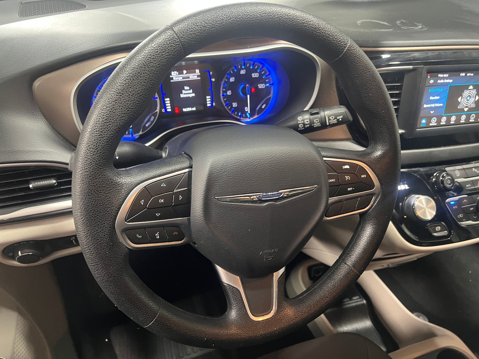 Thumbnail: 2020 Chrysler Voyager - 5