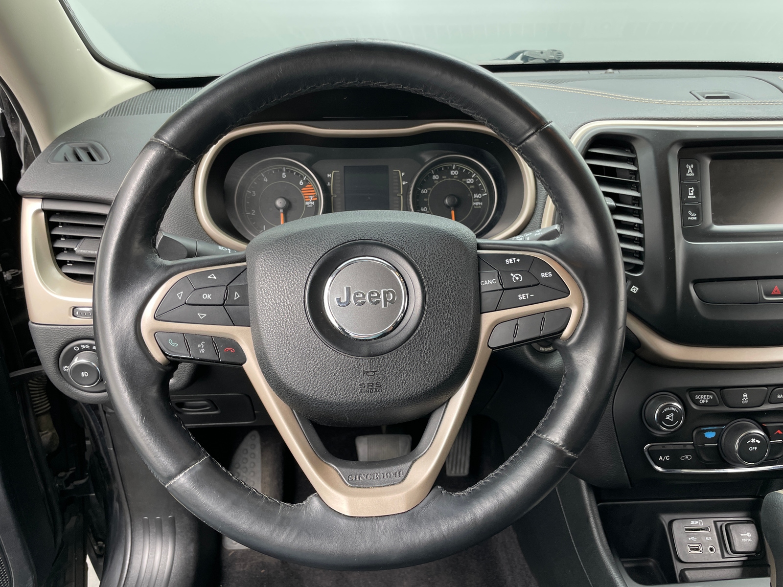Thumbnail: 2016 Jeep Cherokee - 5