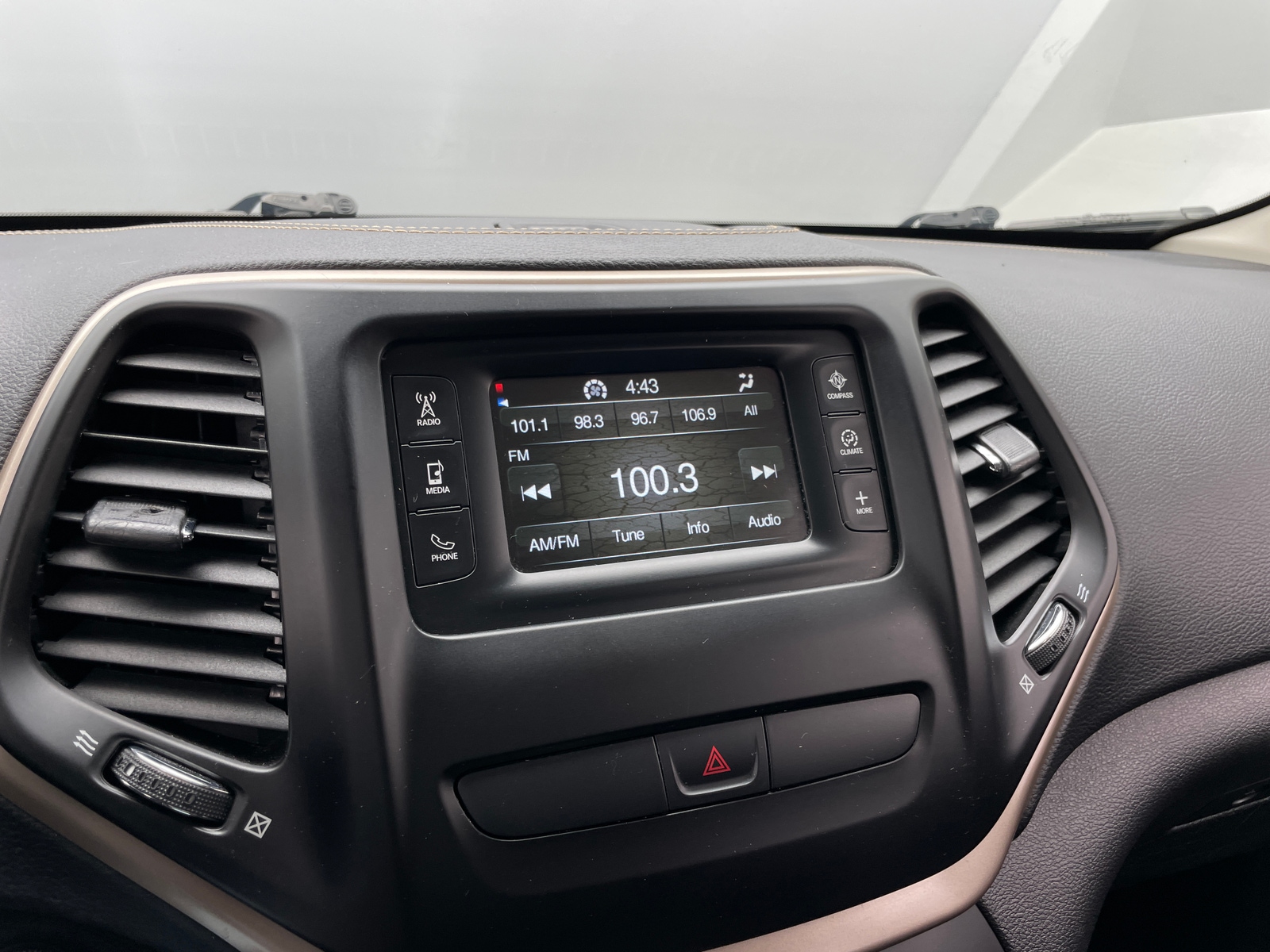 Thumbnail: 2016 Jeep Cherokee - 4