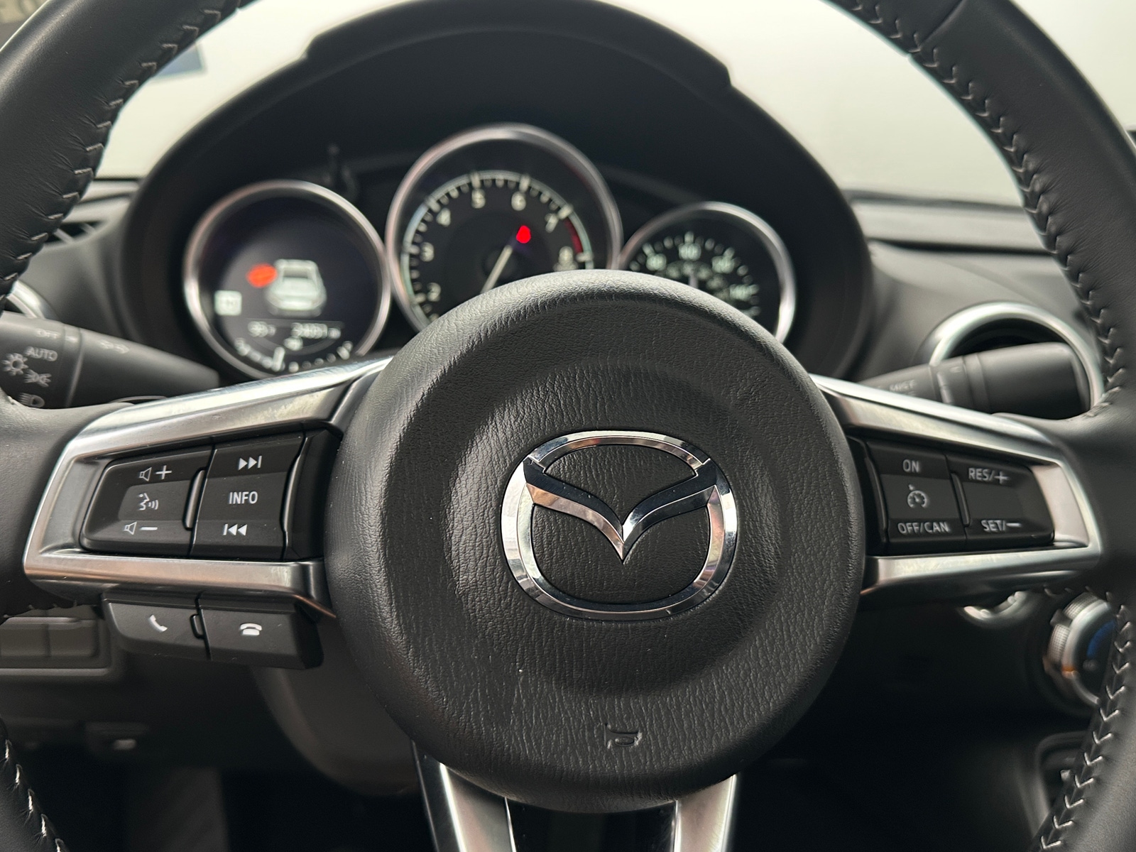 Thumbnail: 2022 Mazda MX-5 Miata - 4