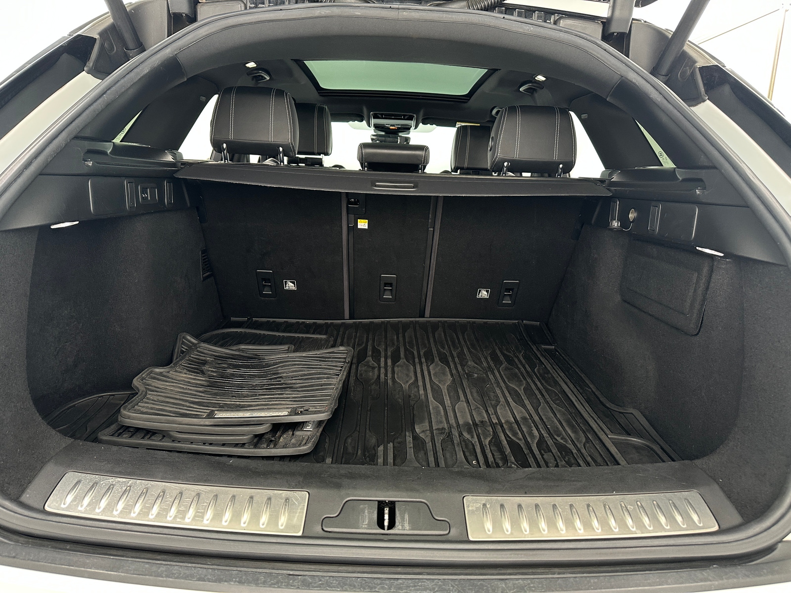 Thumbnail: 2018 Land Rover Range Rover Velar - 6