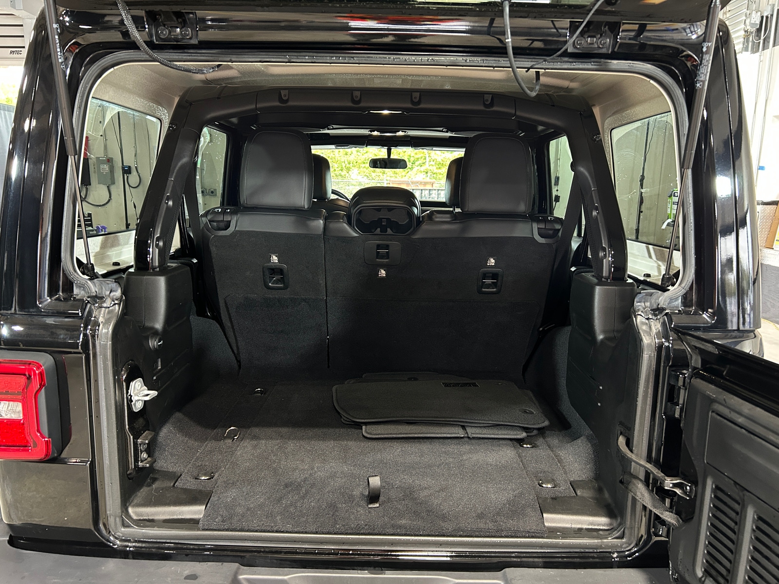 Thumbnail: 2019 Jeep Wrangler - 6
