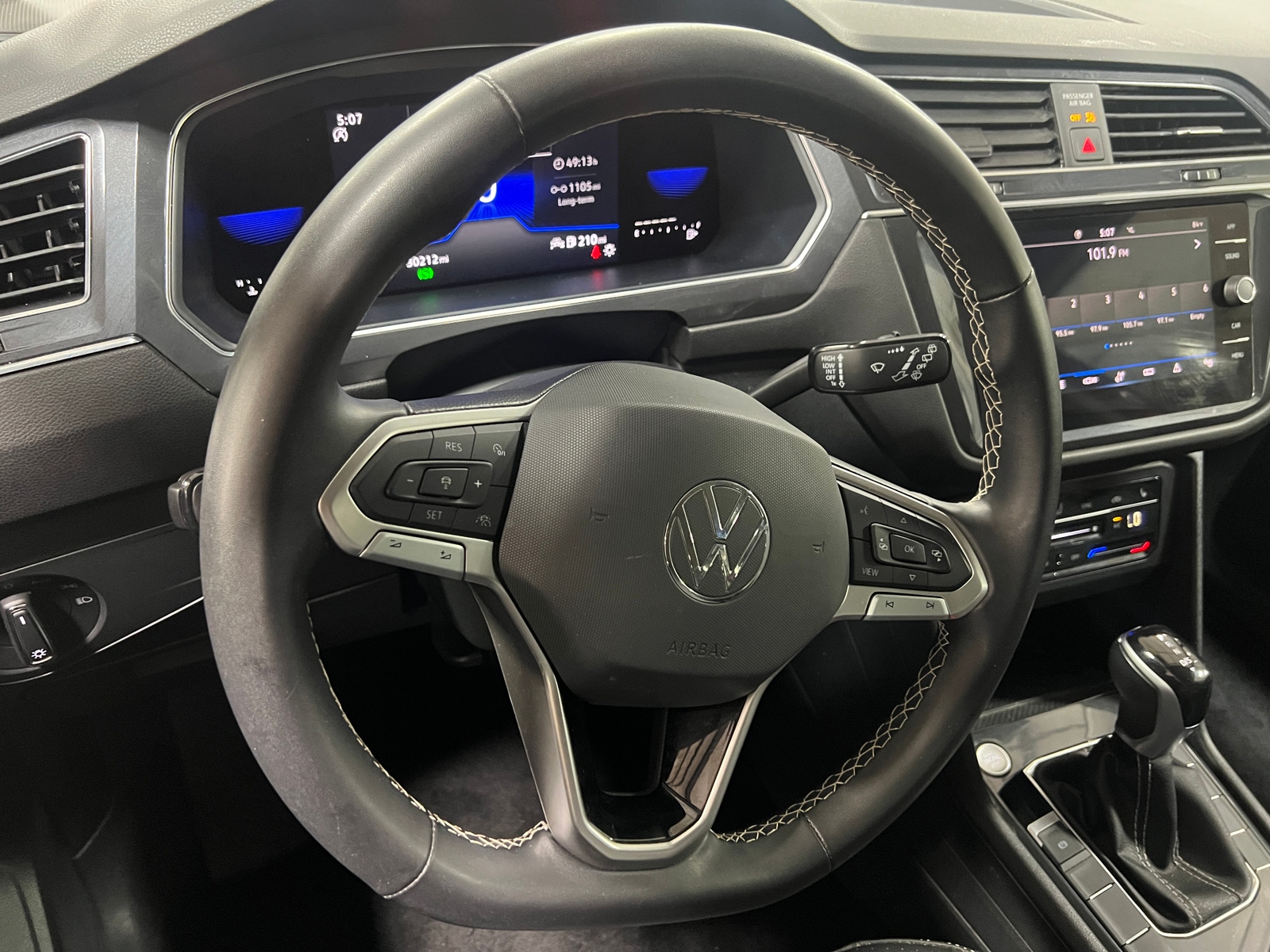 Thumbnail: 2023 Volkswagen Tiguan - 4