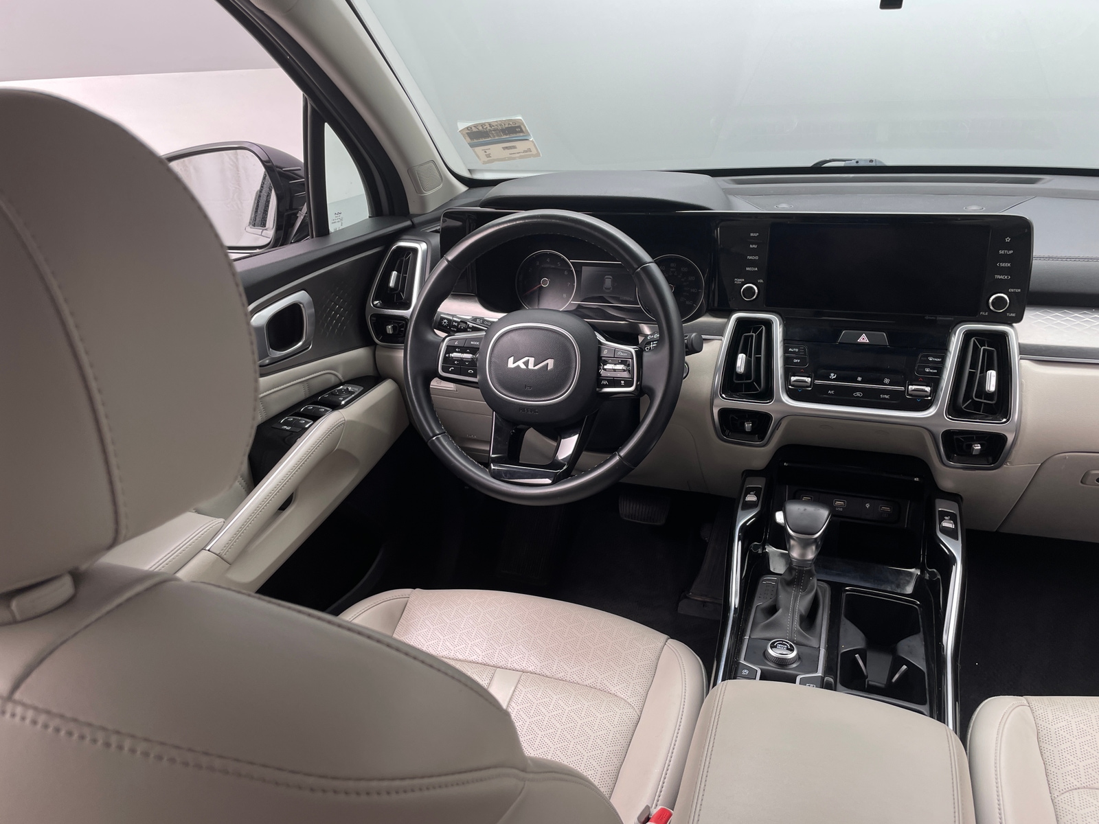 Thumbnail: 2022 Kia Sorento - 4