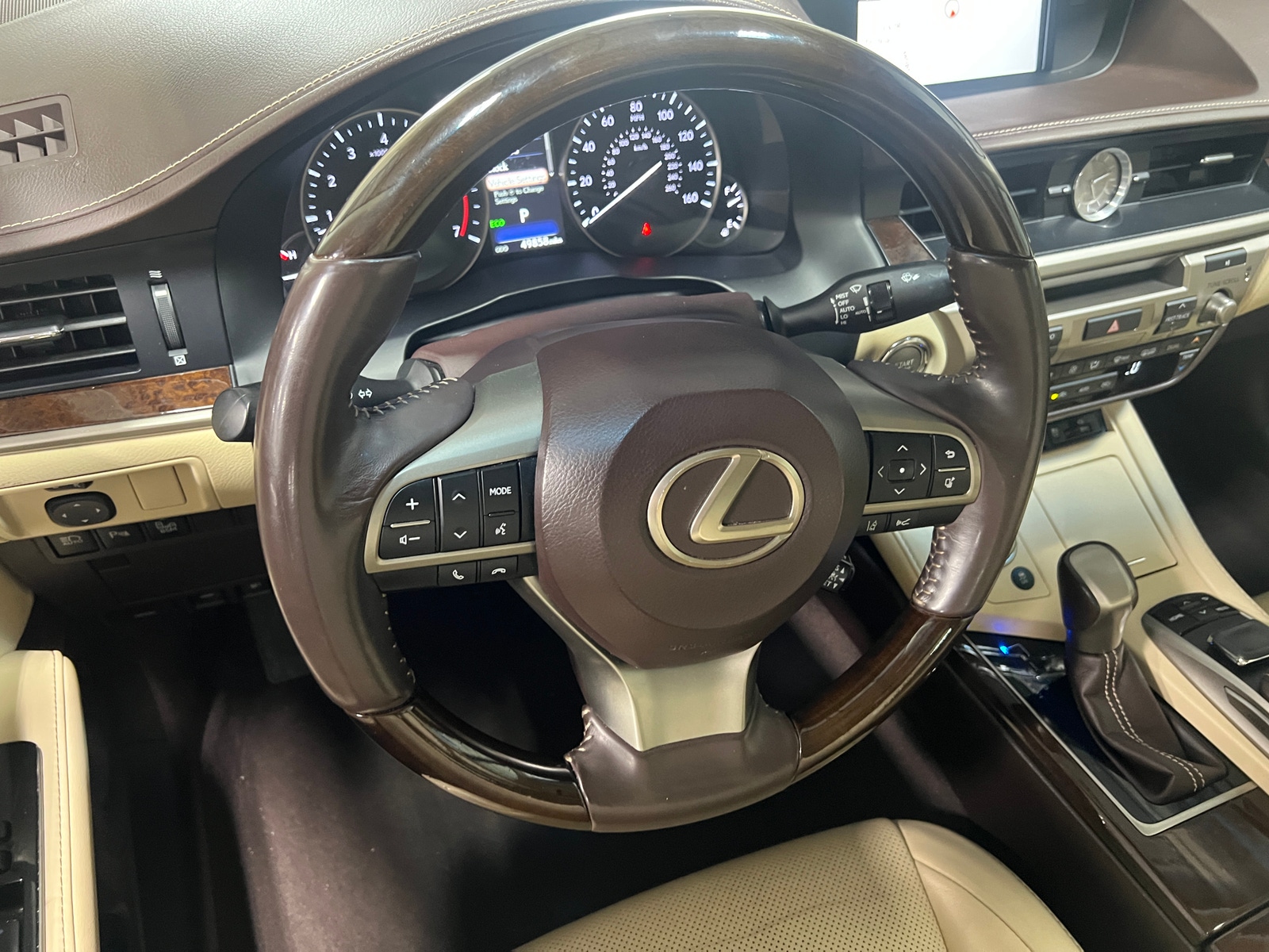 Thumbnail: 2017 Lexus ES - 4
