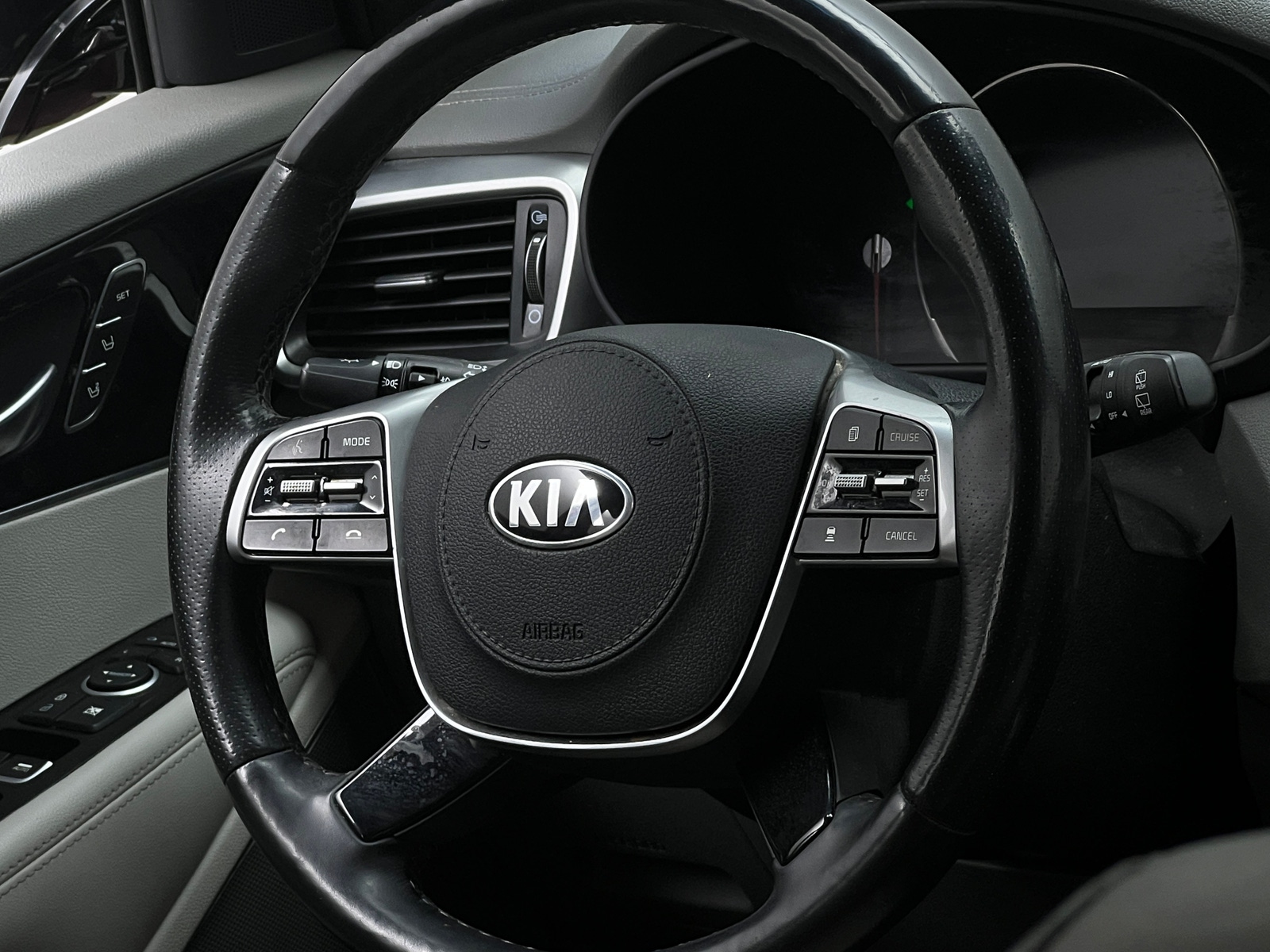 Thumbnail: 2019 Kia Sorento - 4