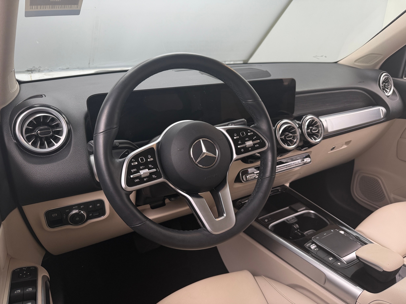 Thumbnail: 2022 Mercedes-Benz GLB - 4