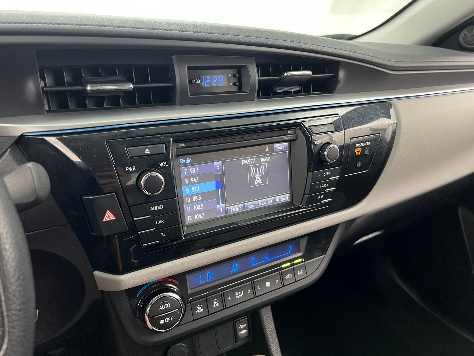 Thumbnail: 2016 Toyota Corolla - 4