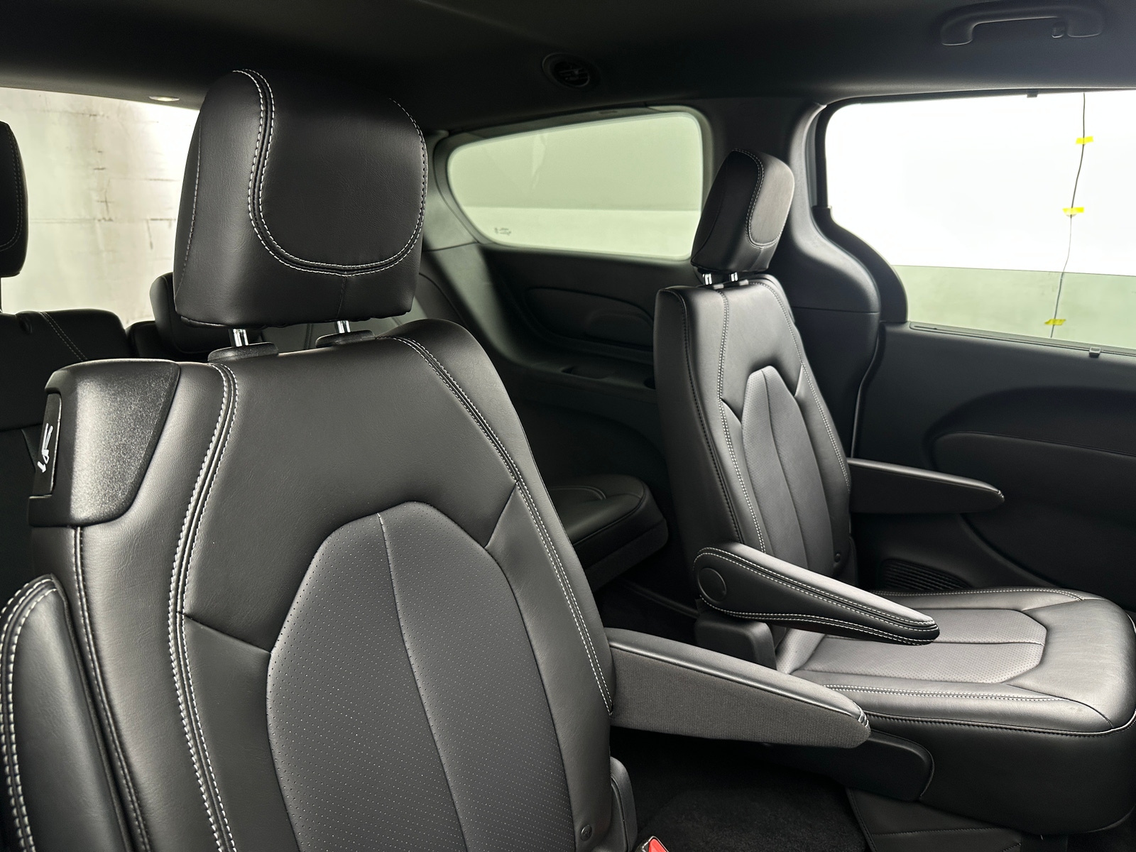 Thumbnail: 2025 Chrysler Voyager - 5