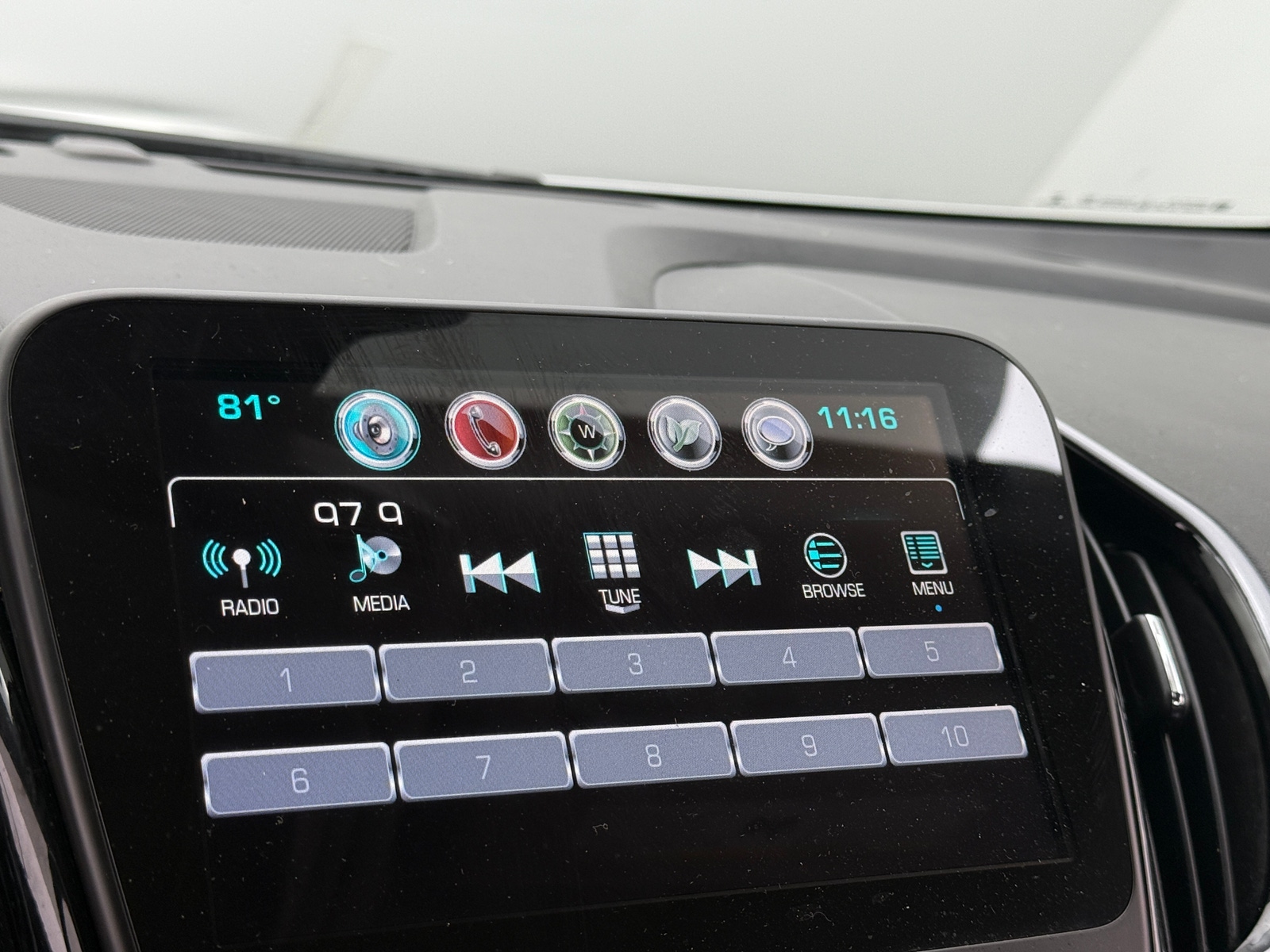 Thumbnail: 2017 Chevrolet Volt - 3