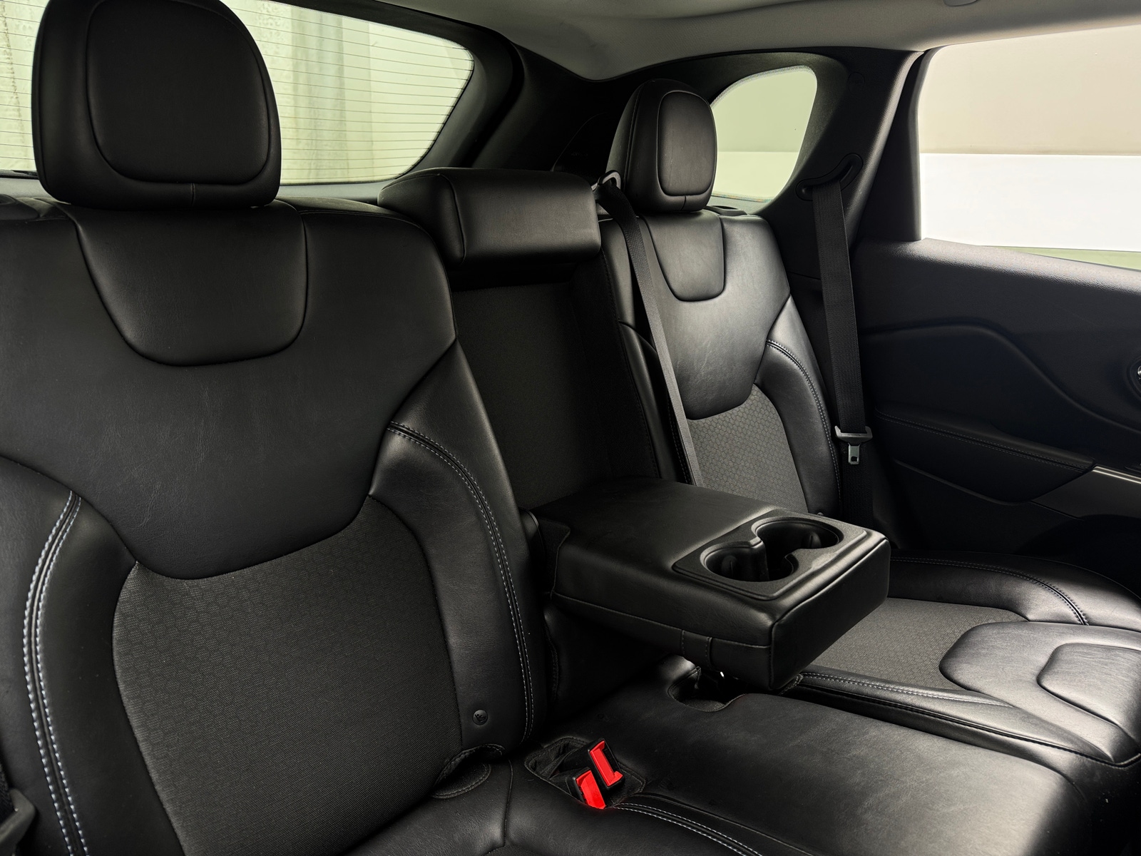 Thumbnail: 2019 Jeep Cherokee - 6