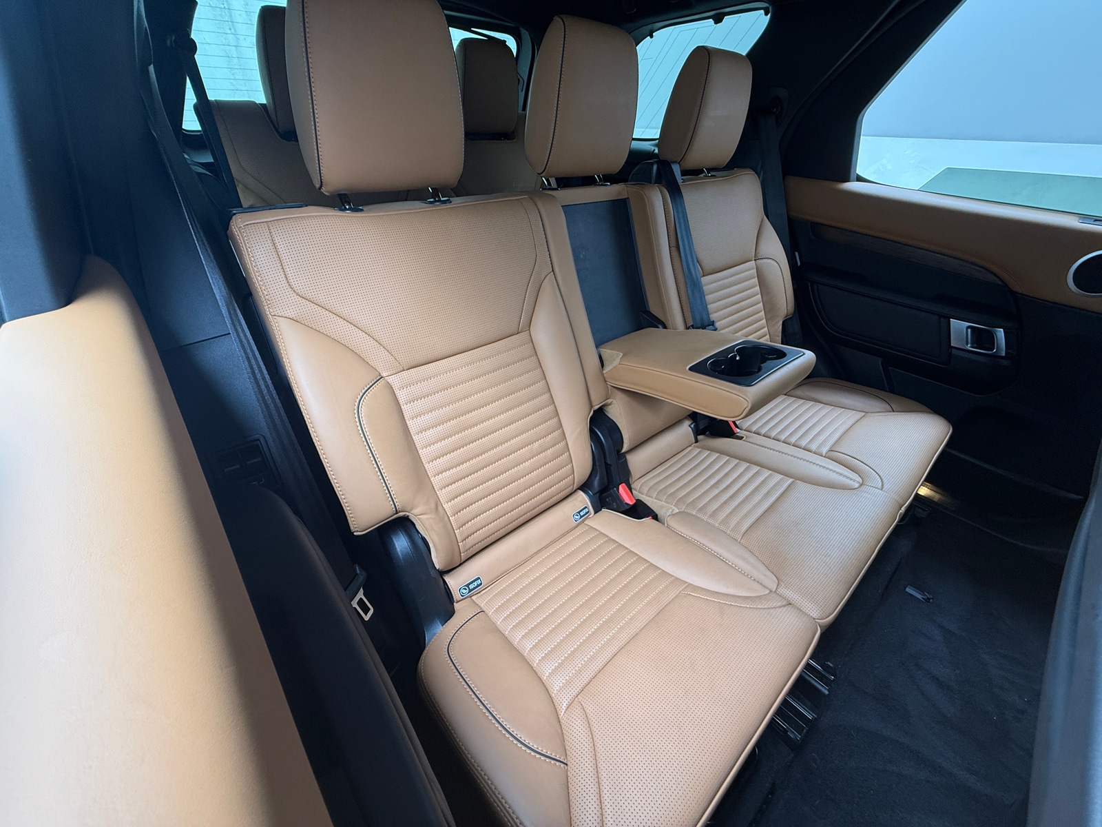 Thumbnail: 2019 Land Rover Discovery - 5