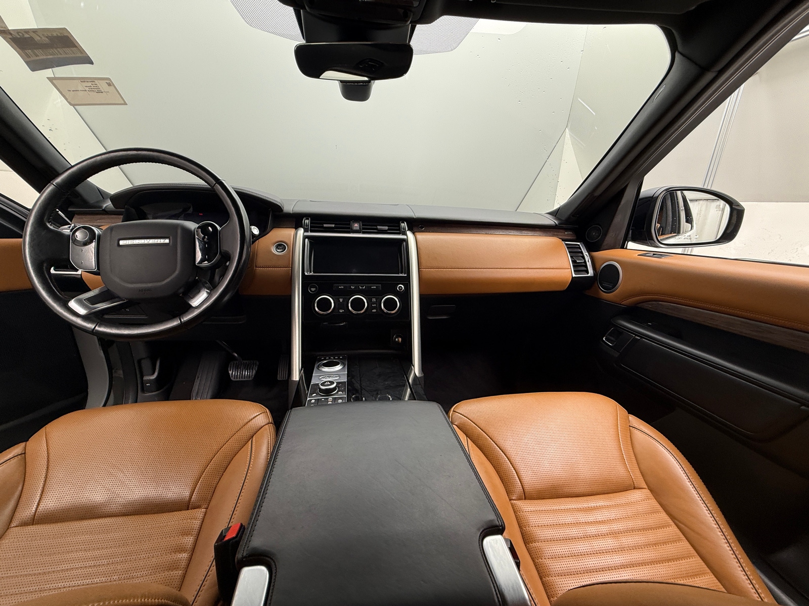Thumbnail: 2019 Land Rover Discovery - 2