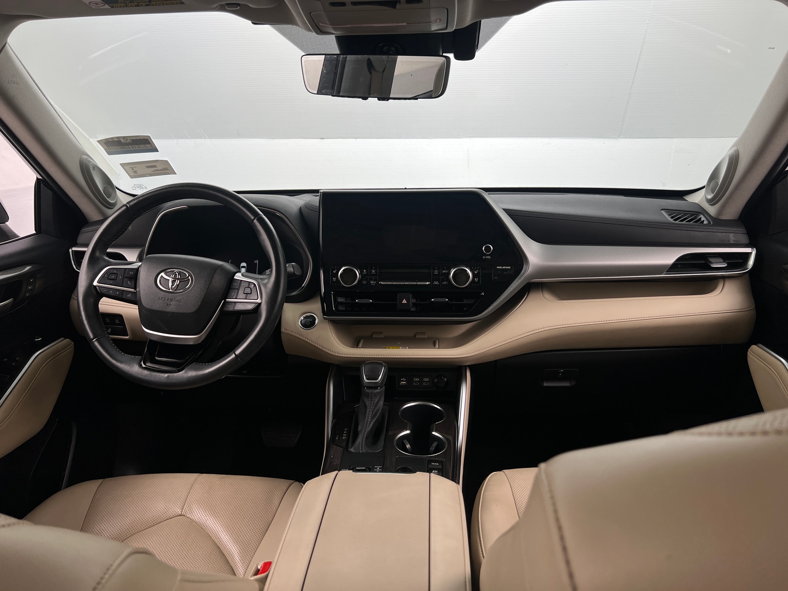 Thumbnail: 2023 Toyota Highlander - 2