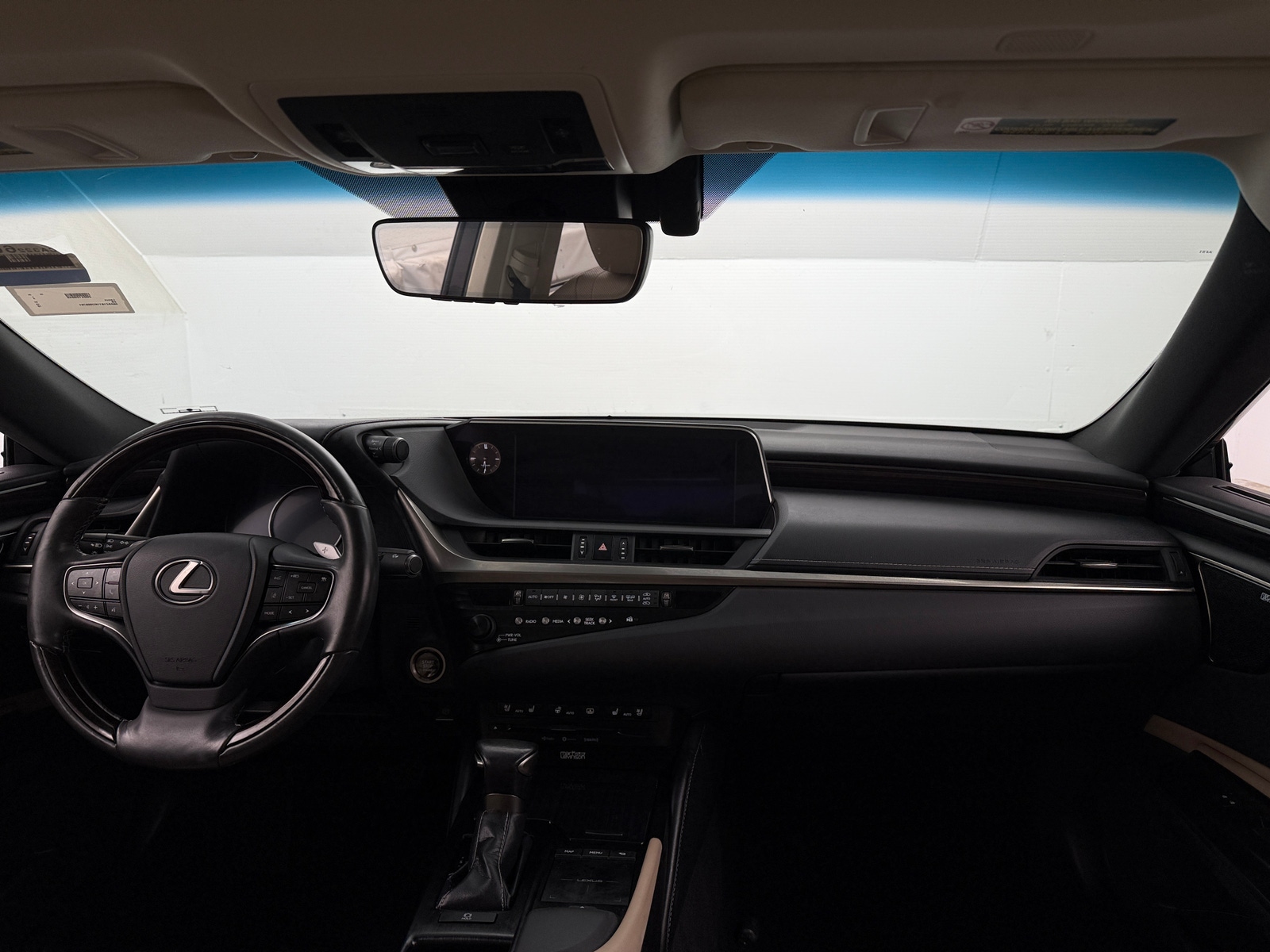 Thumbnail: 2019 Lexus ES - 2