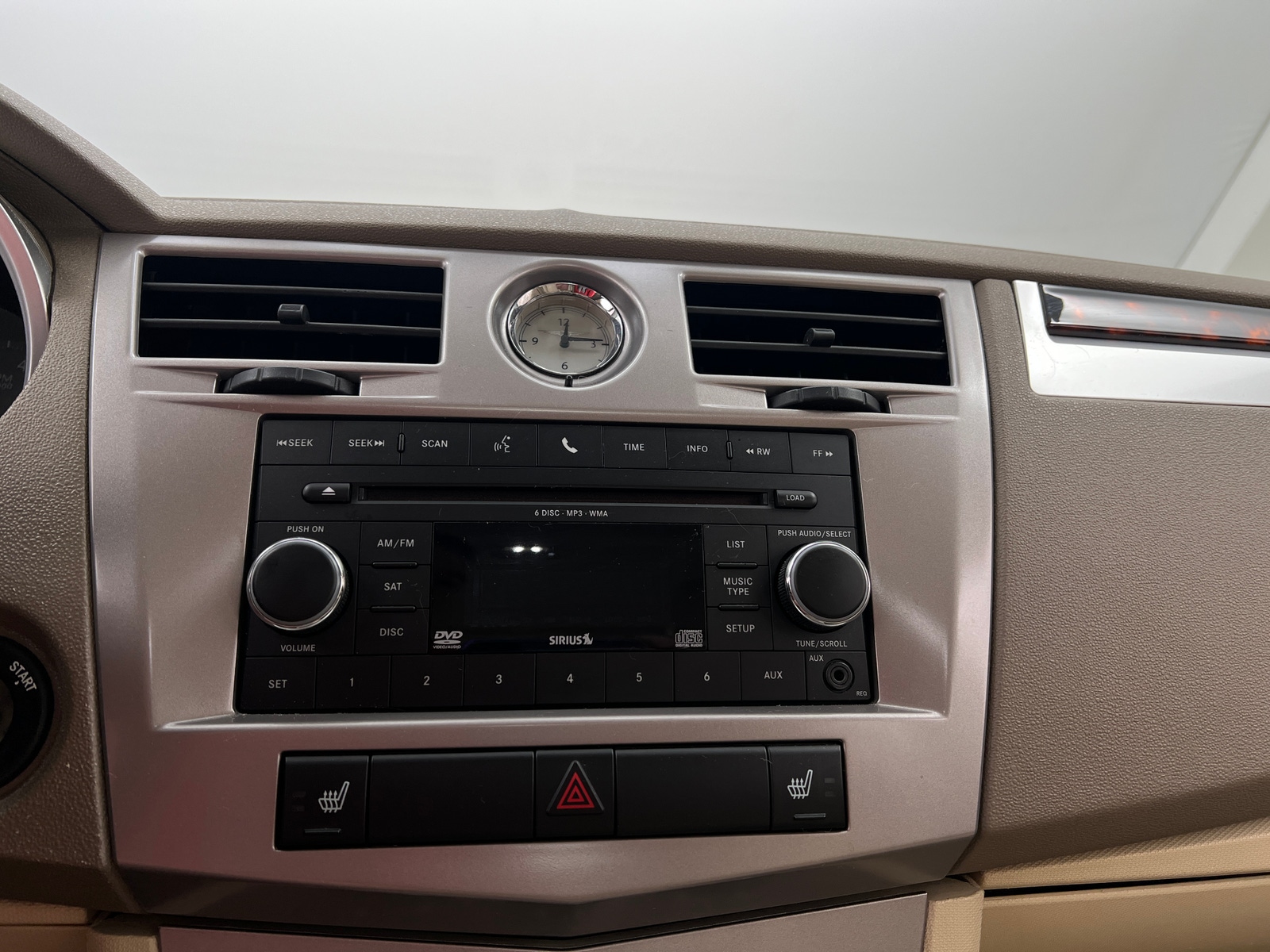 Thumbnail: 2010 Chrysler Sebring - 3