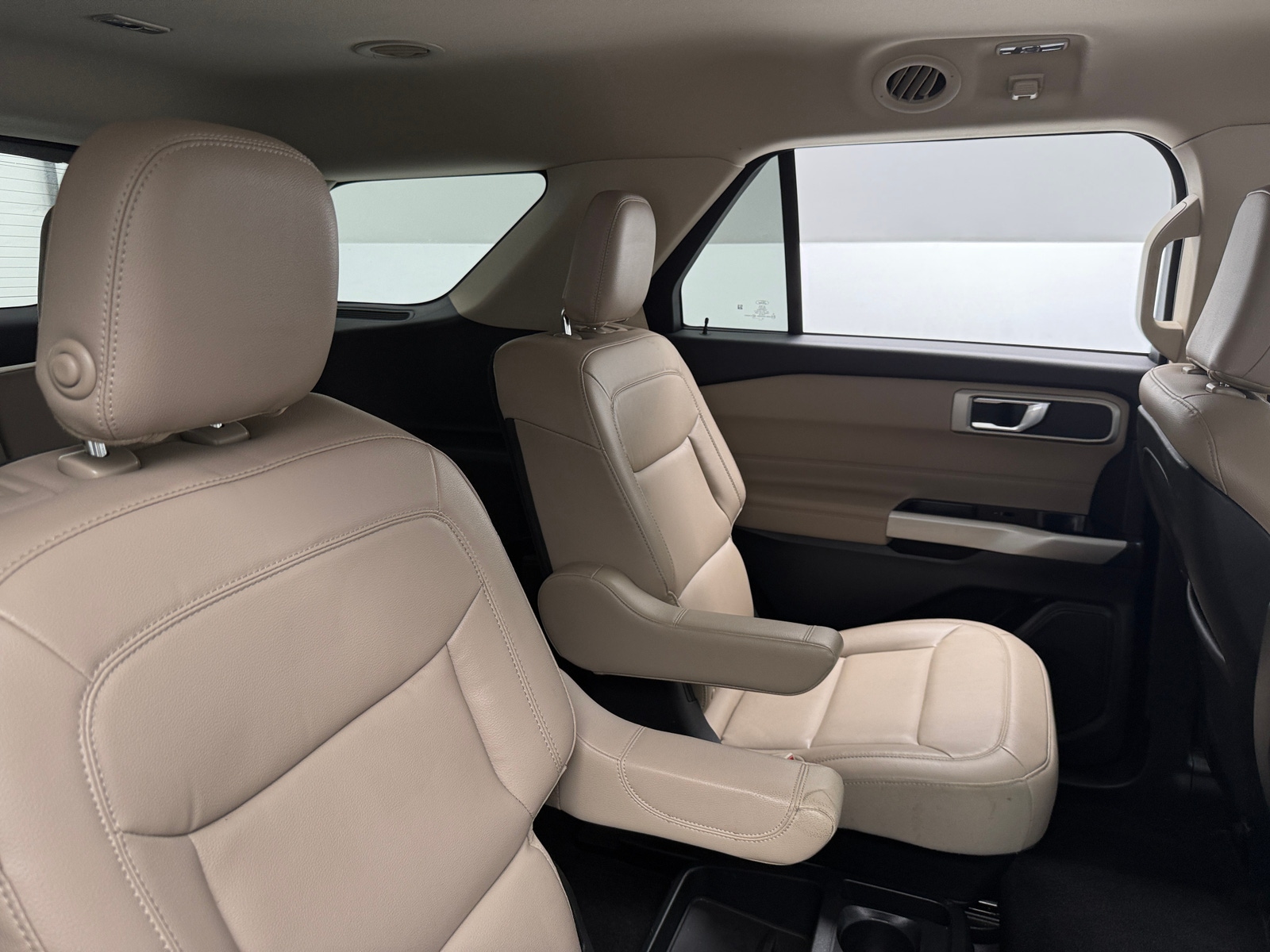 Thumbnail: 2020 Ford Explorer - 5