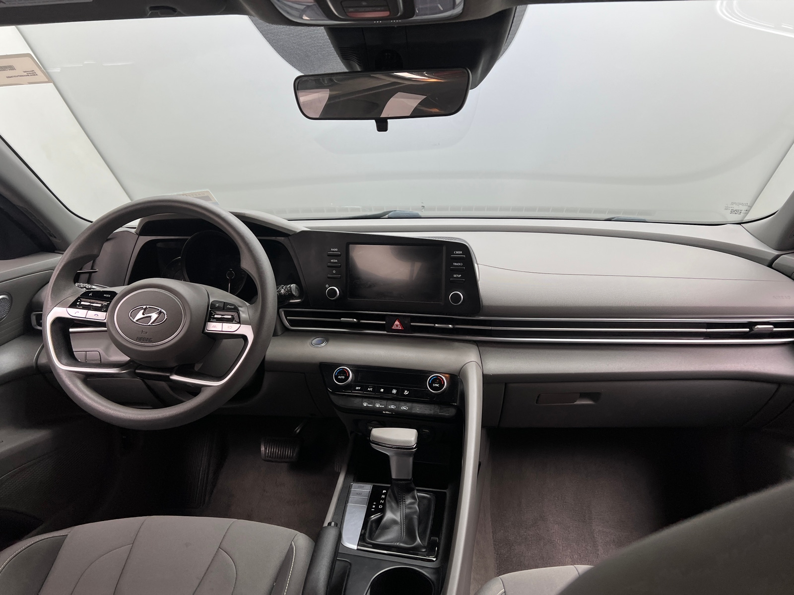Thumbnail: 2023 Hyundai Elantra - 3
