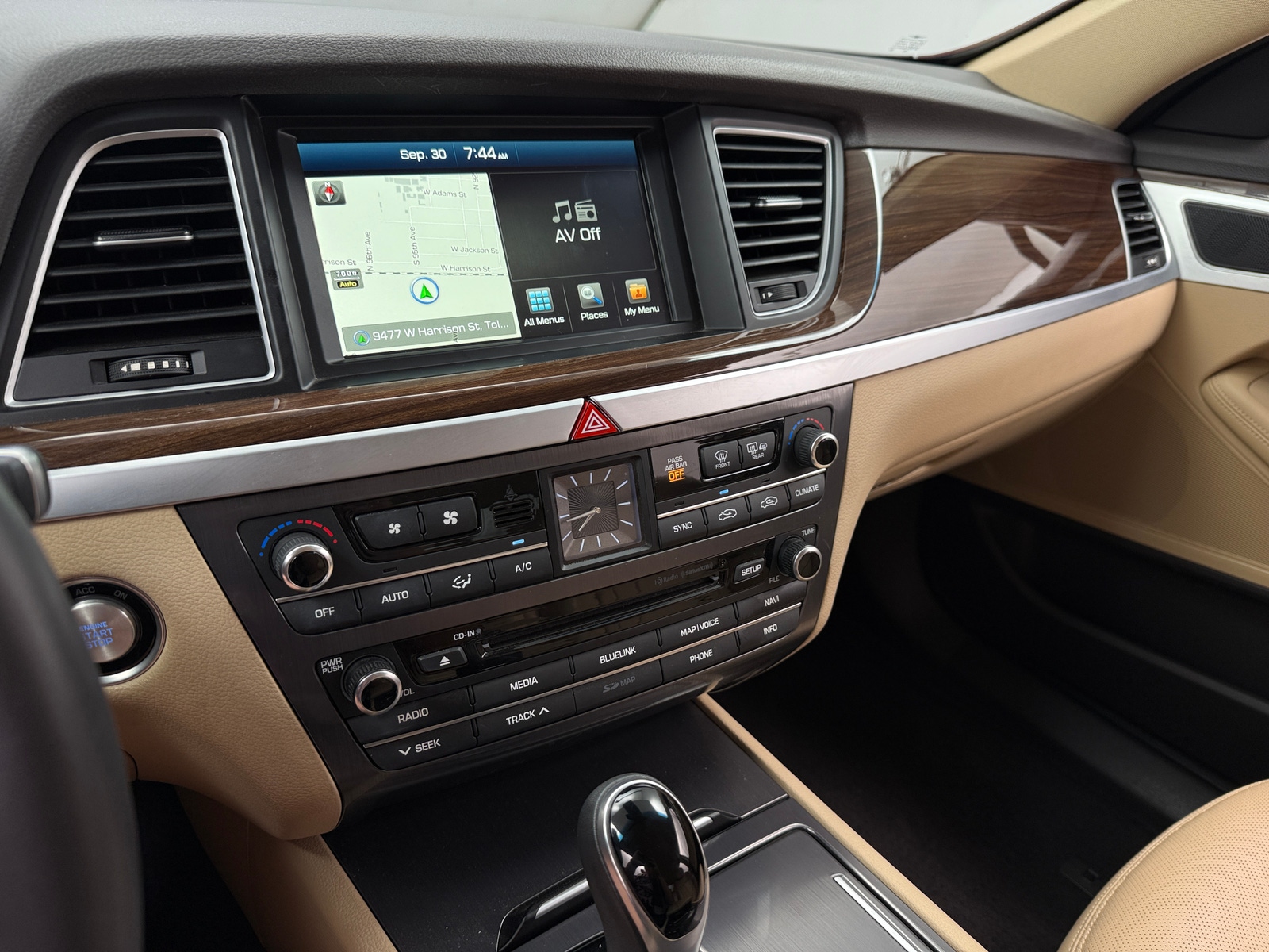 Thumbnail: 2017 Genesis G80 - 3