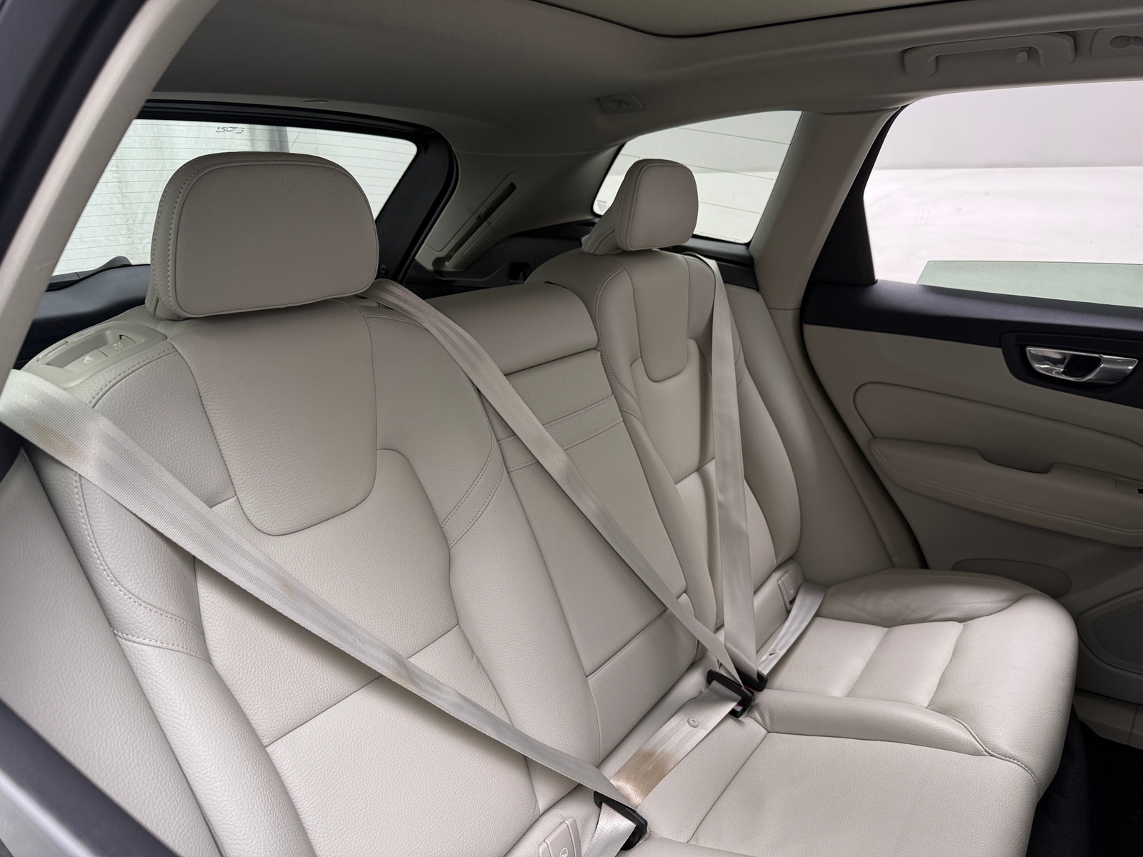 Thumbnail: 2022 Volvo XC60 - 5