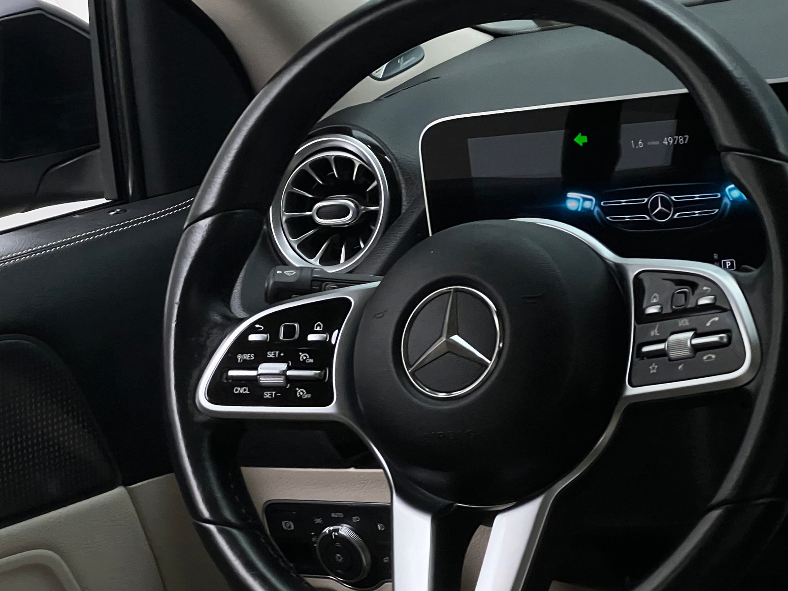 Thumbnail: 2021 Mercedes-Benz GLA - 4