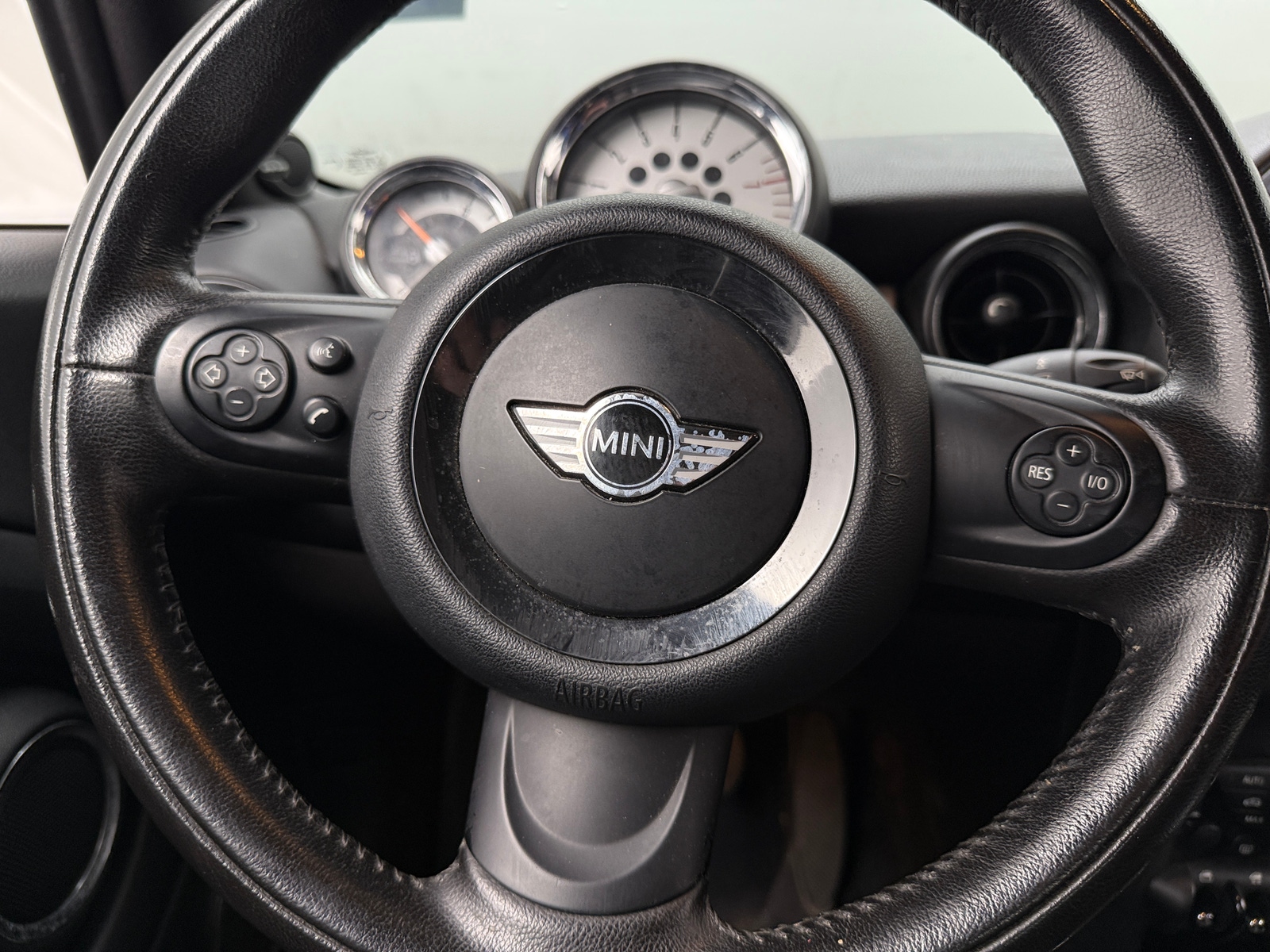 Thumbnail: 2011 MINI Cooper Convertible - 3