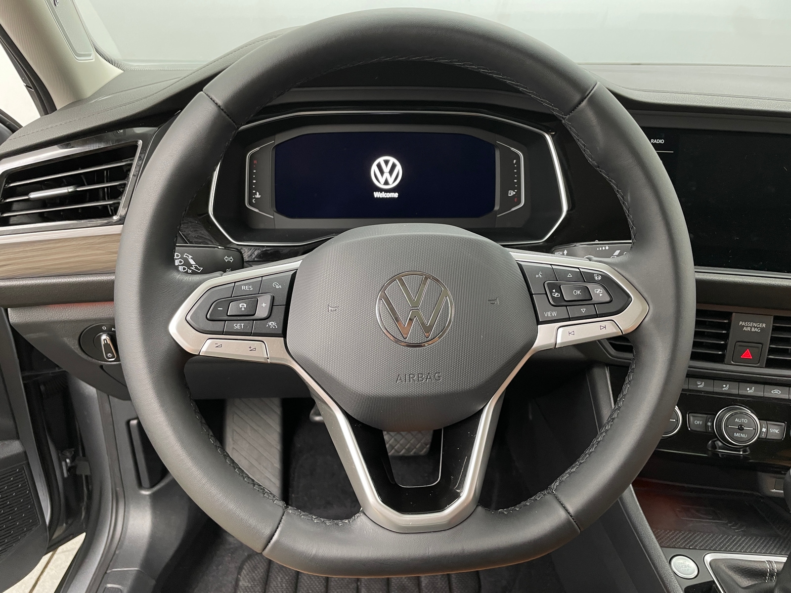 Thumbnail: 2022 Volkswagen Jetta - 4