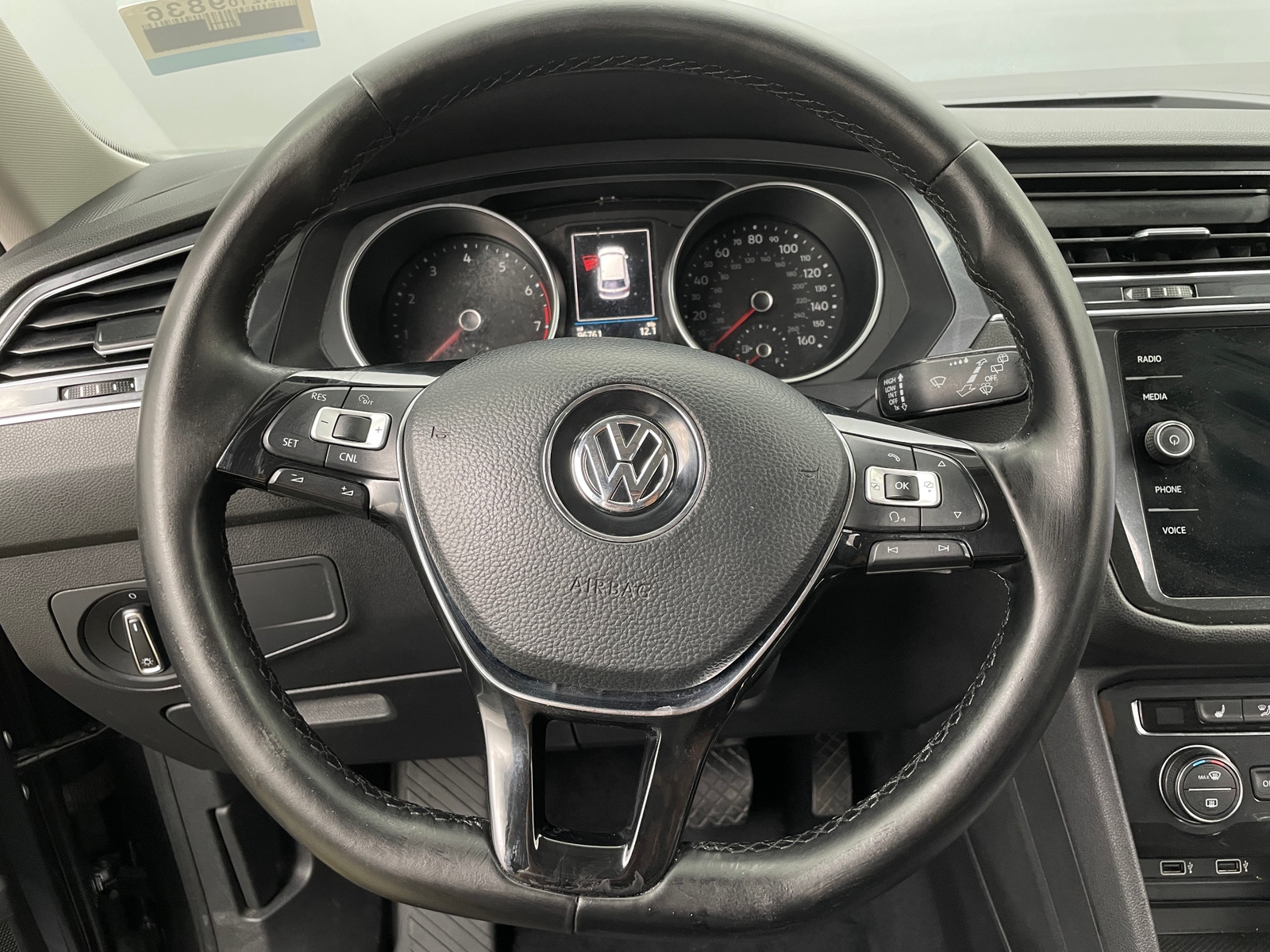 Thumbnail: 2018 Volkswagen Tiguan - 4