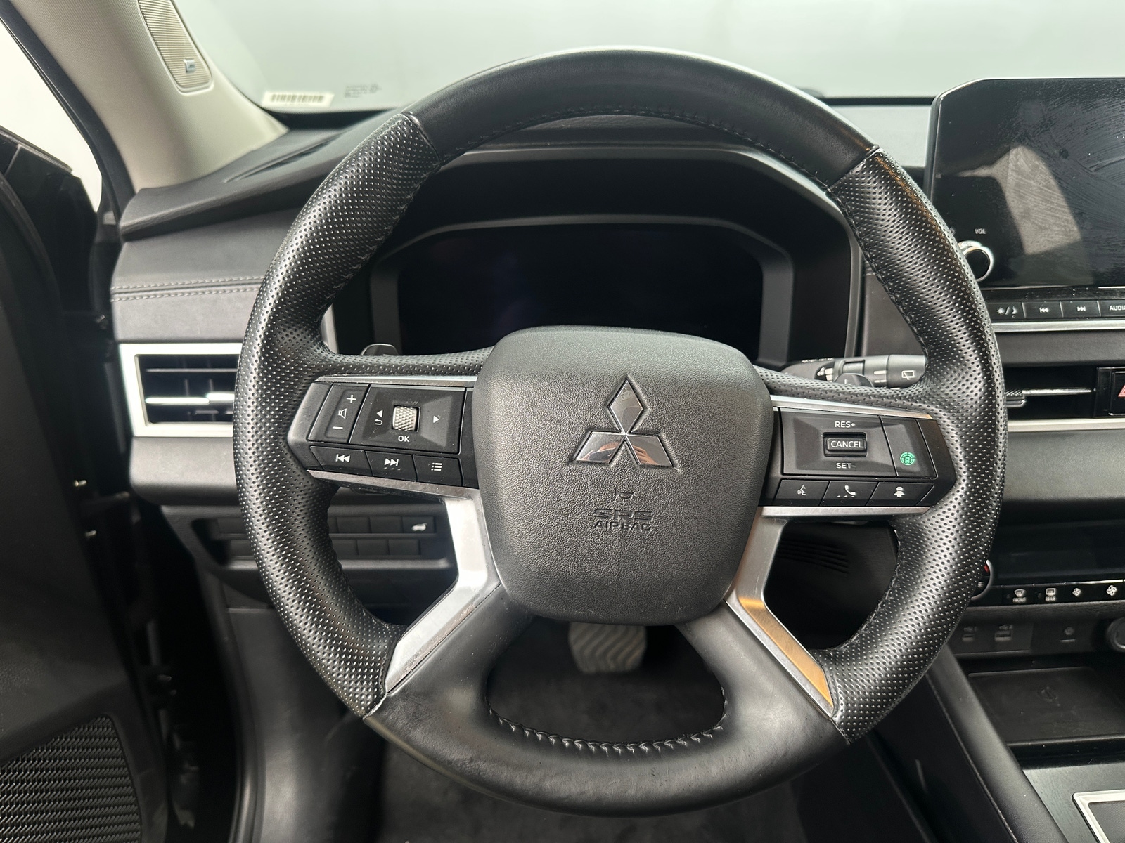 Thumbnail: 2024 Mitsubishi Outlander - 4
