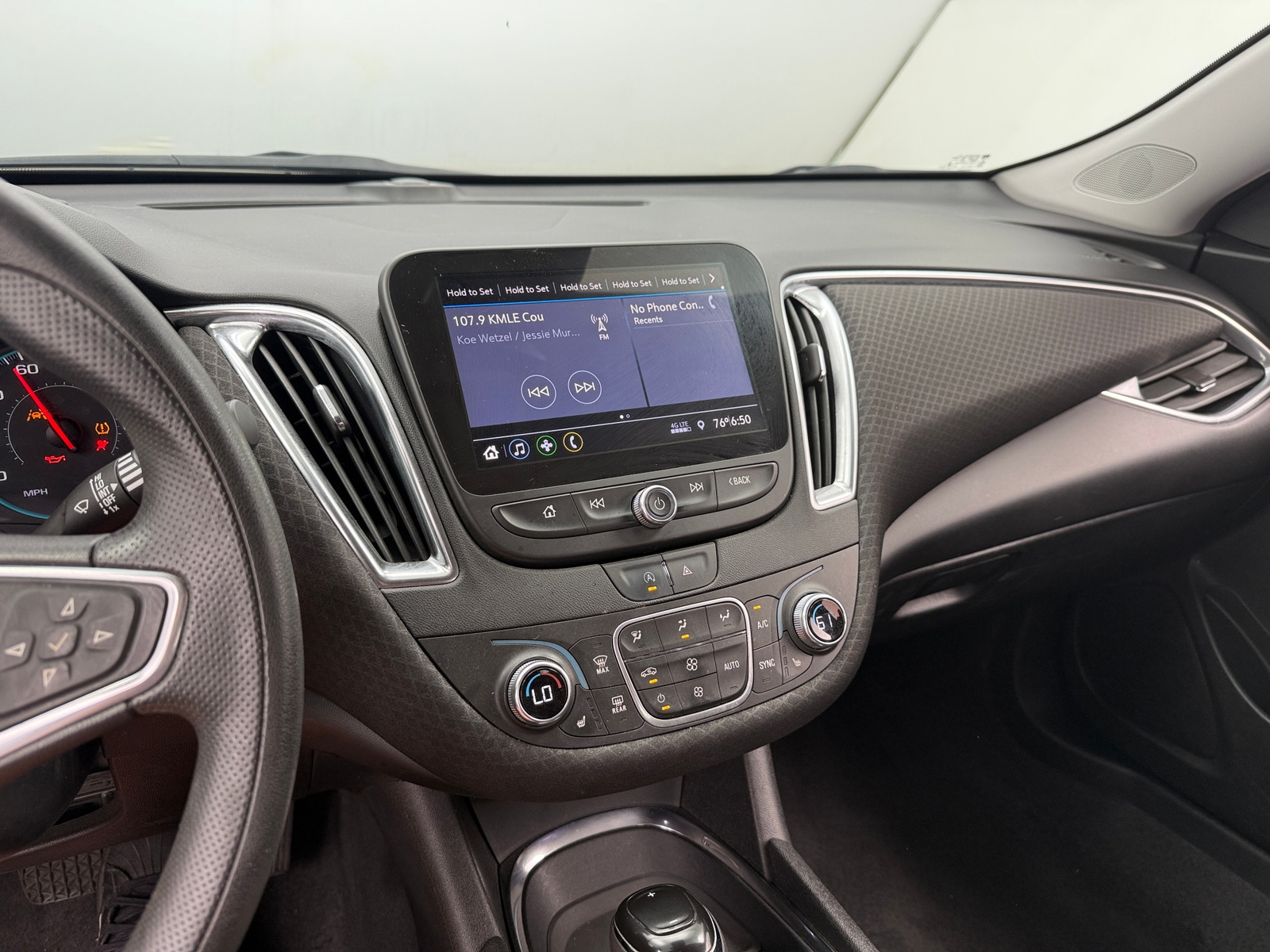 Thumbnail: 2020 Chevrolet Malibu - 4