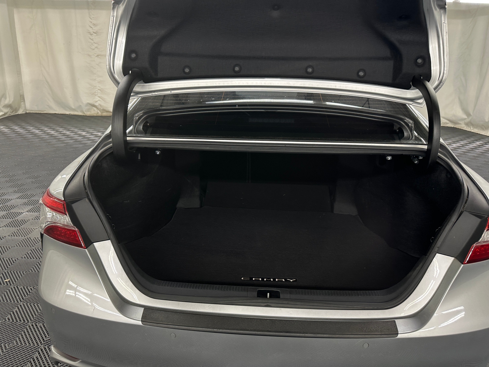 Thumbnail: 2018 Toyota Camry - 6