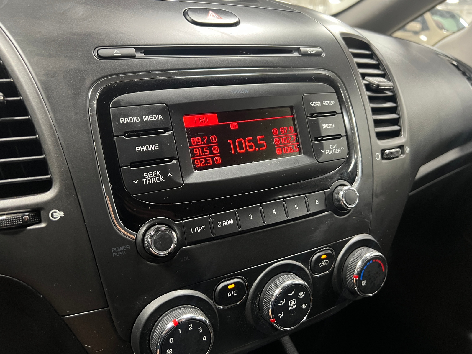 Thumbnail: 2018 Kia Forte - 4