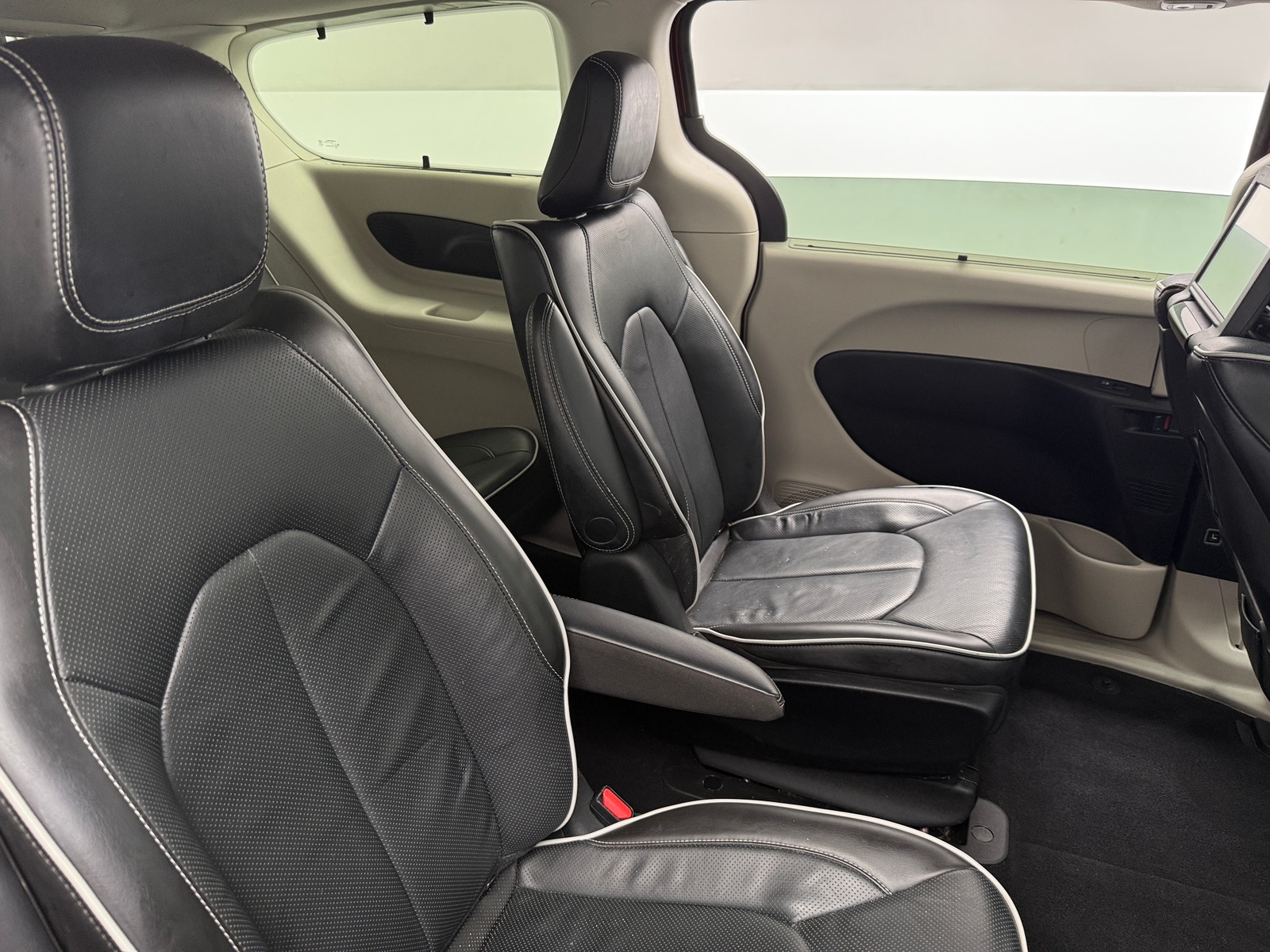 Thumbnail: 2022 Chrysler Pacifica - 5