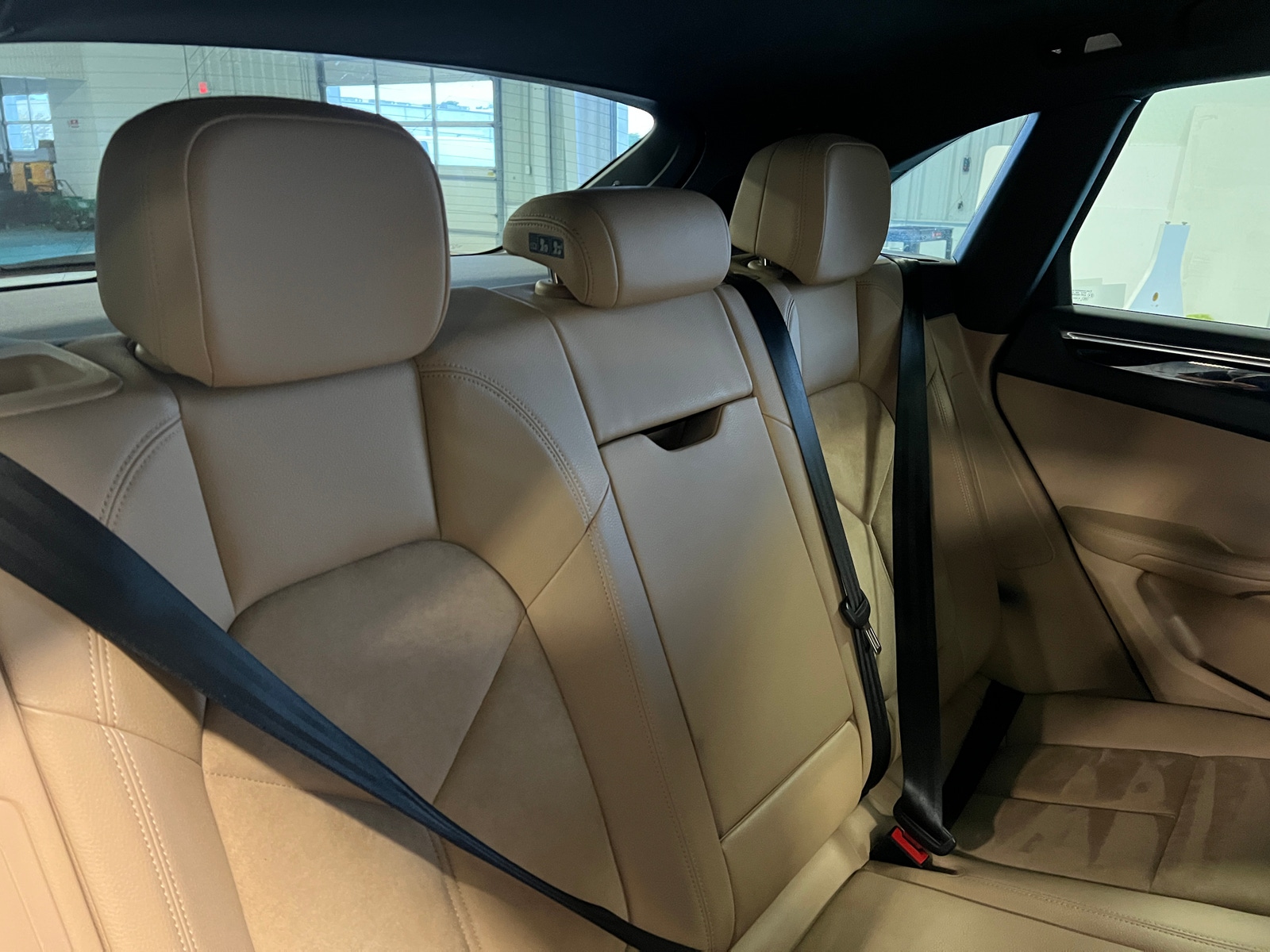 Thumbnail: 2021 Porsche Macan - 6