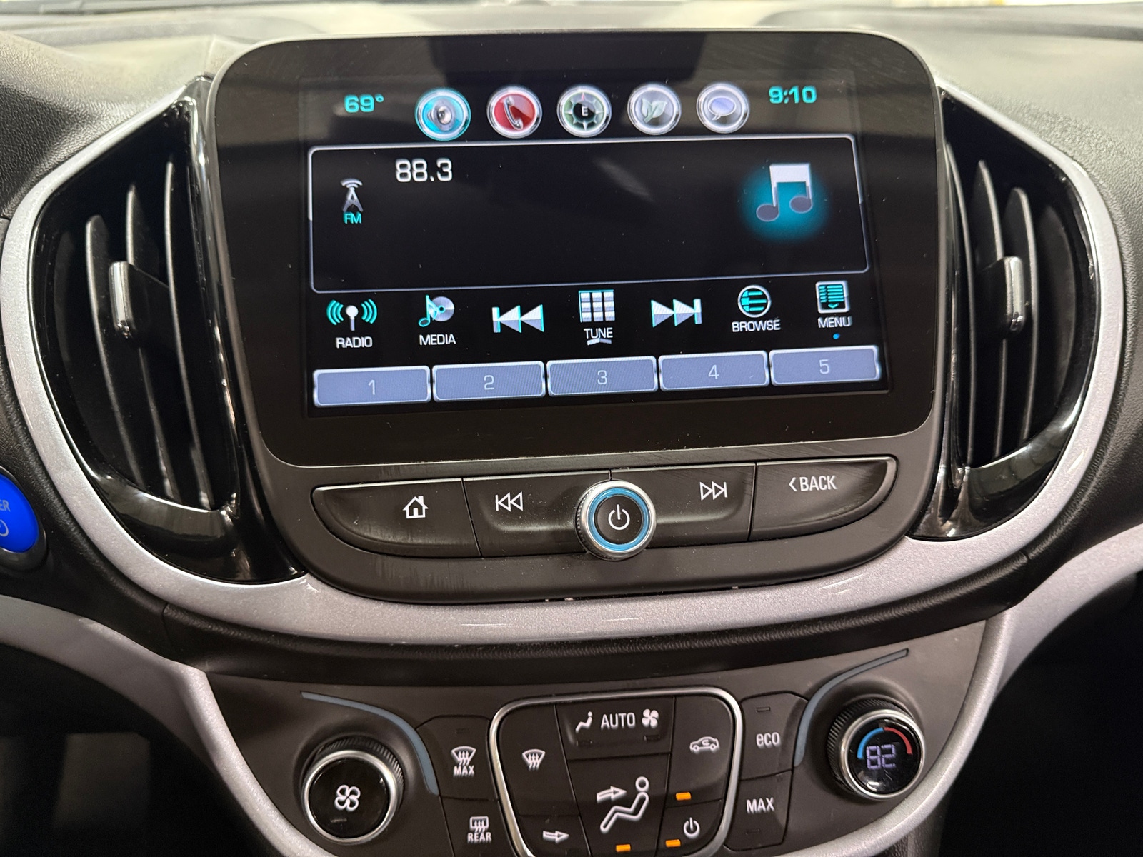 Thumbnail: 2017 Chevrolet Volt - 4
