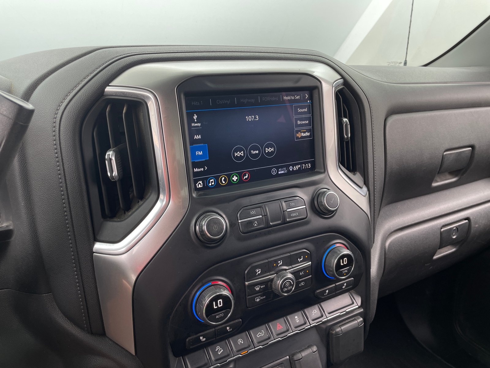 Thumbnail: 2020 Chevrolet Silverado 1500 - 4