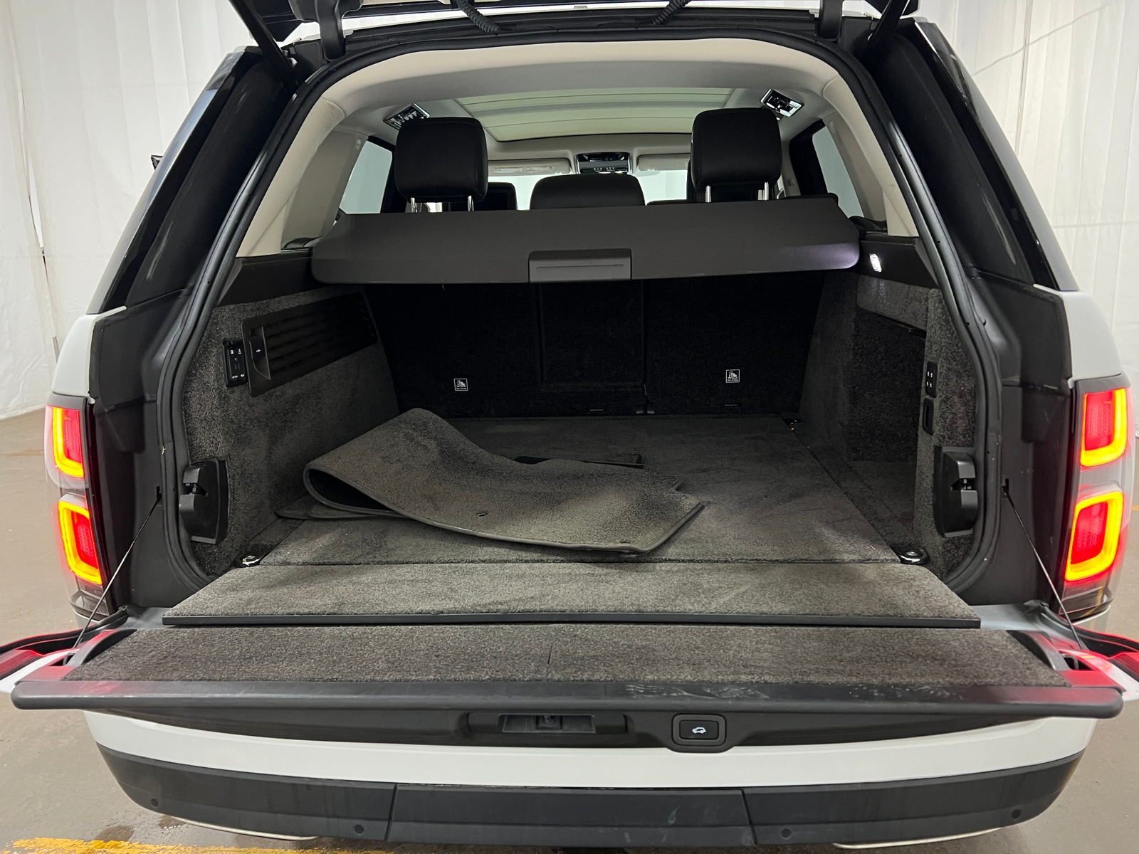 Thumbnail: 2019 Land Rover Range Rover - 6