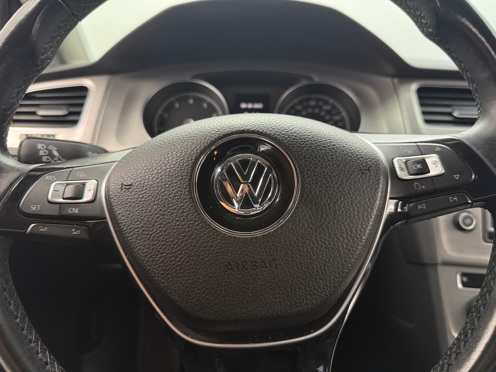 Thumbnail: 2016 Volkswagen e-Golf - 5