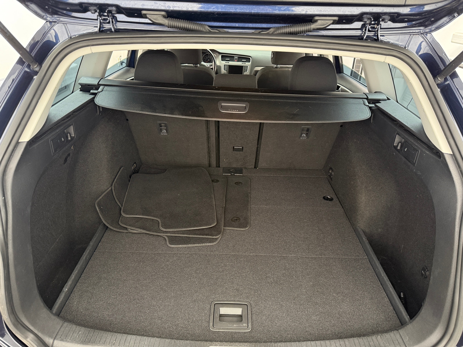 Thumbnail: 2016 Volkswagen e-Golf - 7