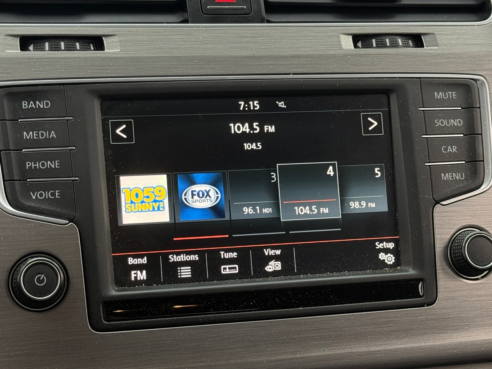 Thumbnail: 2016 Volkswagen e-Golf - 4