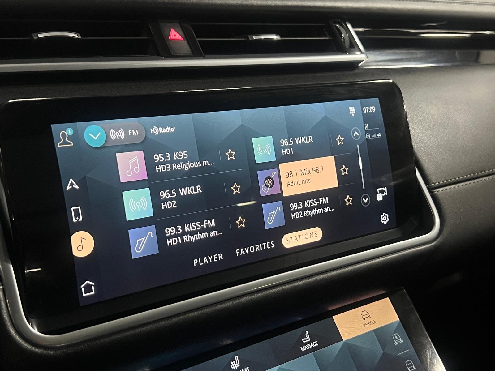 Thumbnail: 2021 Land Rover Range Rover Velar - 3