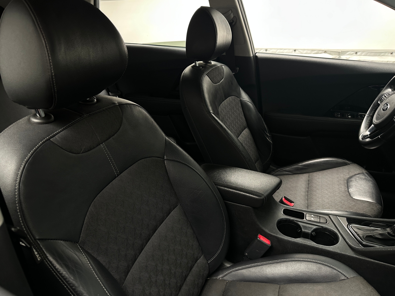 Thumbnail: 2017 Kia Niro - 2